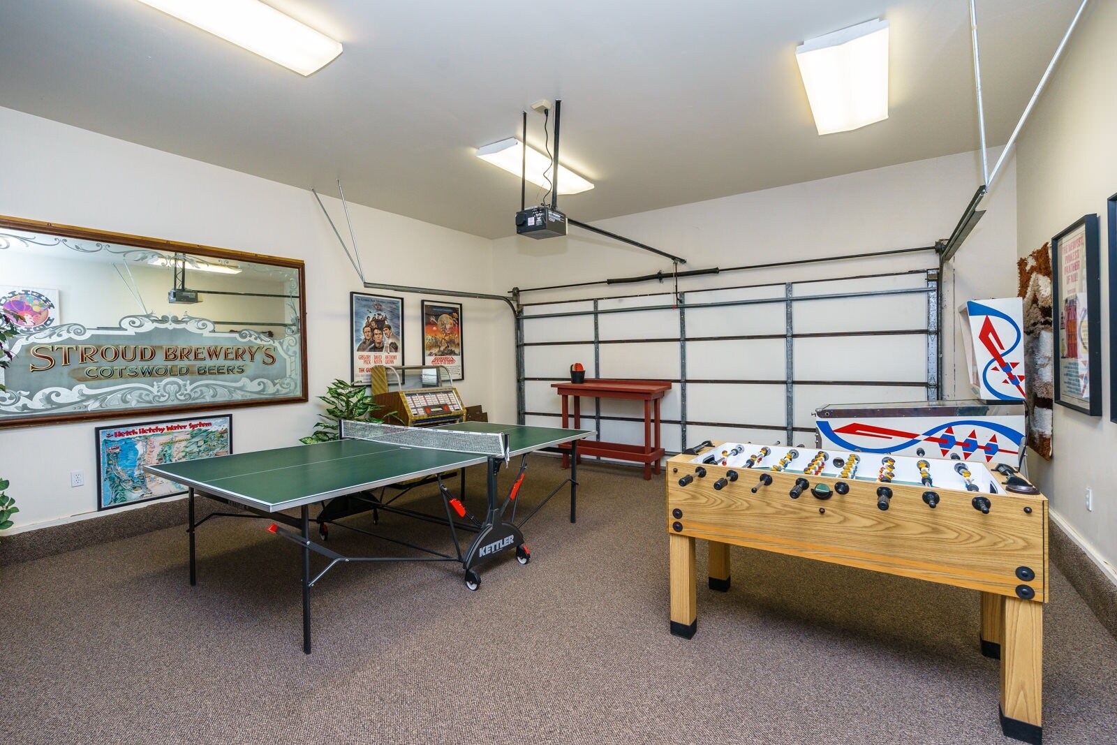 Game room in garage. Crème de la Crème #1, Unit 1 Lot 89, Vacation Rental.