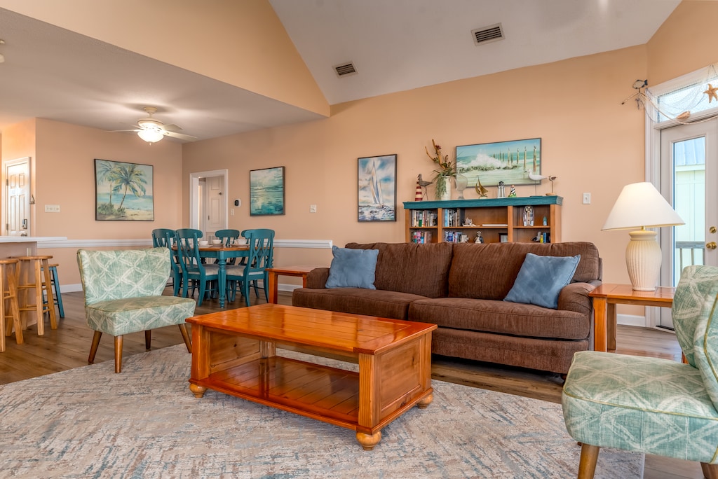 004 Living Room Sunscape Pet Friendly