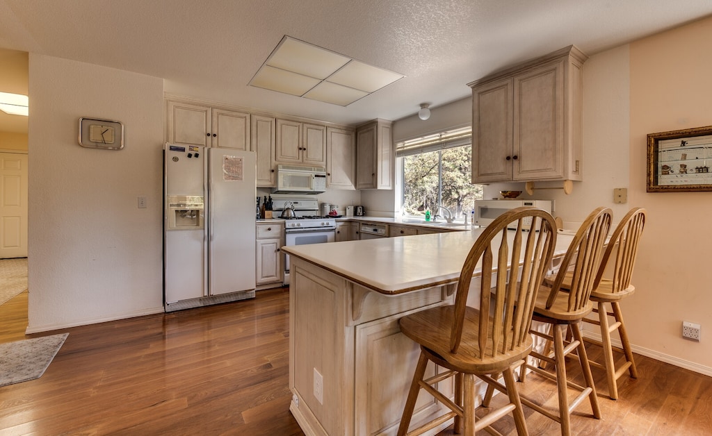 Kitchen. Unit 4 Lot 45 Vacation Rental (Casa Del Lago)