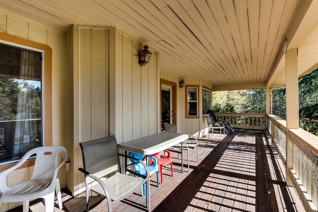 Back Deck. Unit 4 Lot 45 Vacation Rental (Casa Del Lago)