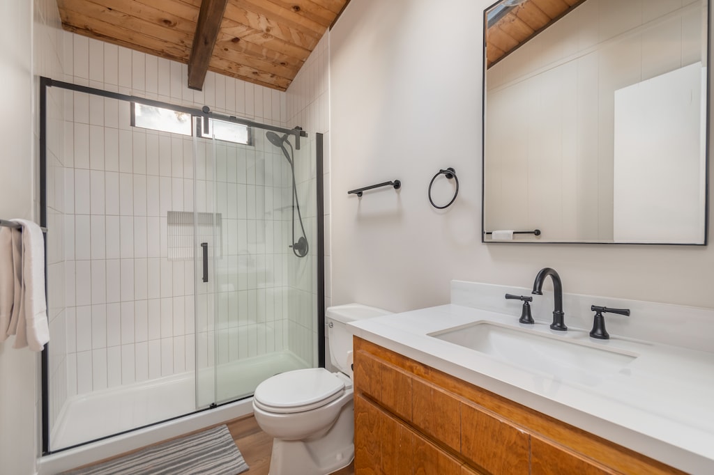 Bathroom 1 (Main Floor)