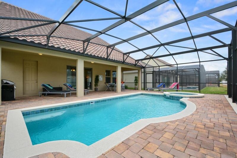 Property Image 2 - 5 Bed Private Pool Home 10 Min From Disney