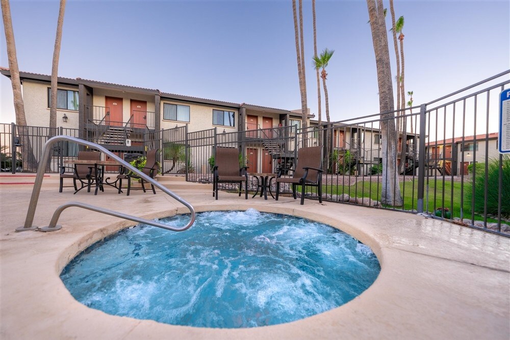 Scottsdale's premium short term getaway, Fully furnished 1 bedroom homes, FREE Golf, cable, utilities, Wi-Fi, parking, pool, and bike trails- Unit 143