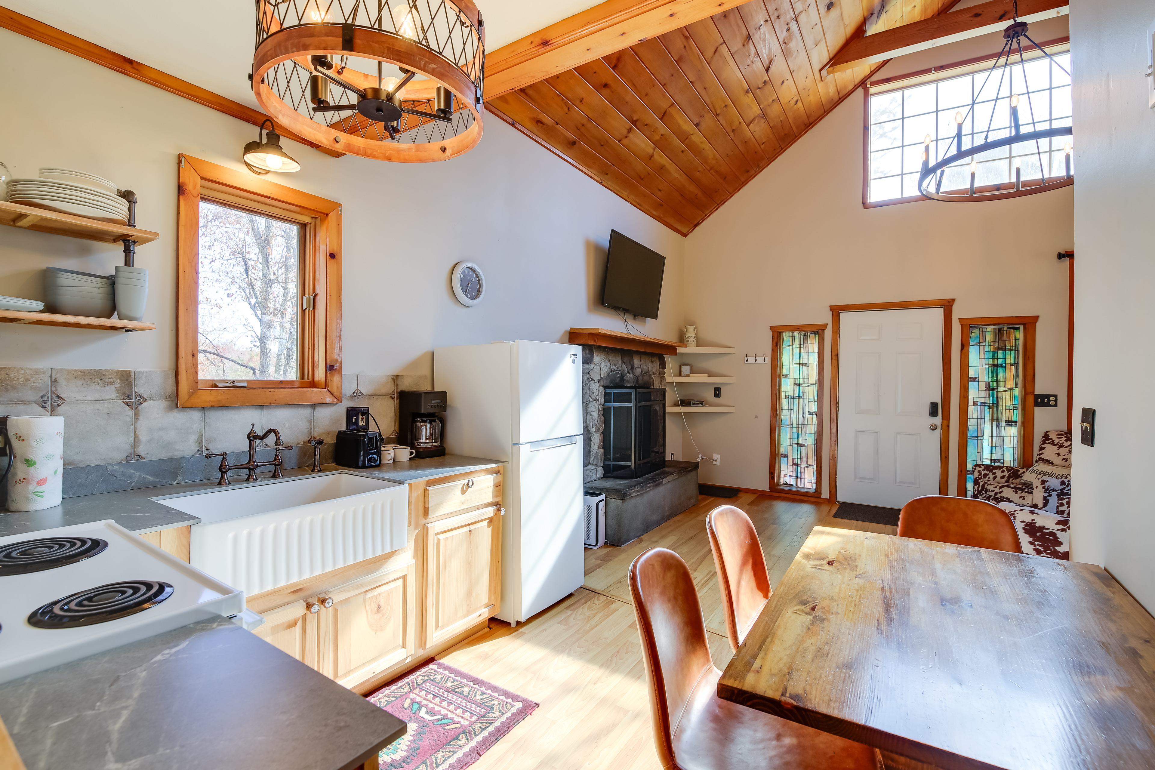 Modern-Rustic ‘Love Cabin’ in Cosby: Deck + Grill