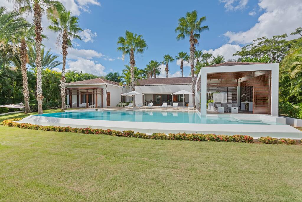 Property Image 1 - Beautifully-Designed Contemporary Villa