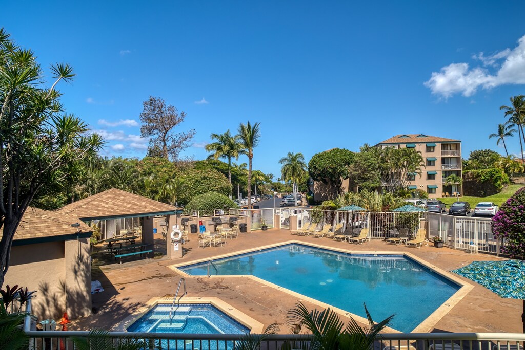 Great location over looking the pool