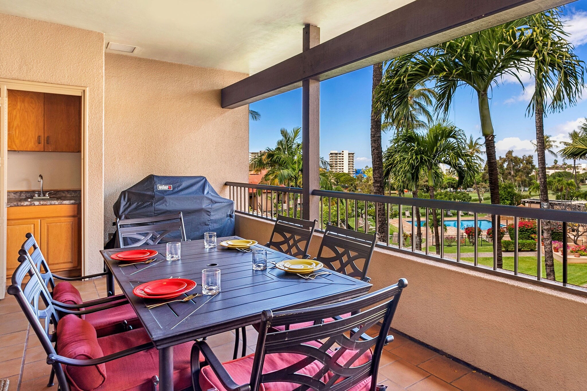 Enjoy views of the pool~ golf course and peaks of the ocean!