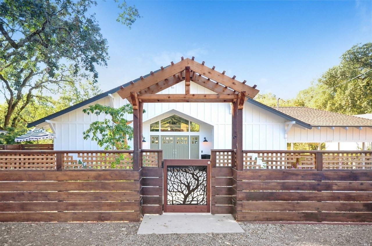 Glen Ellen Home with Spa, Decks & Office Home Rental in Glen