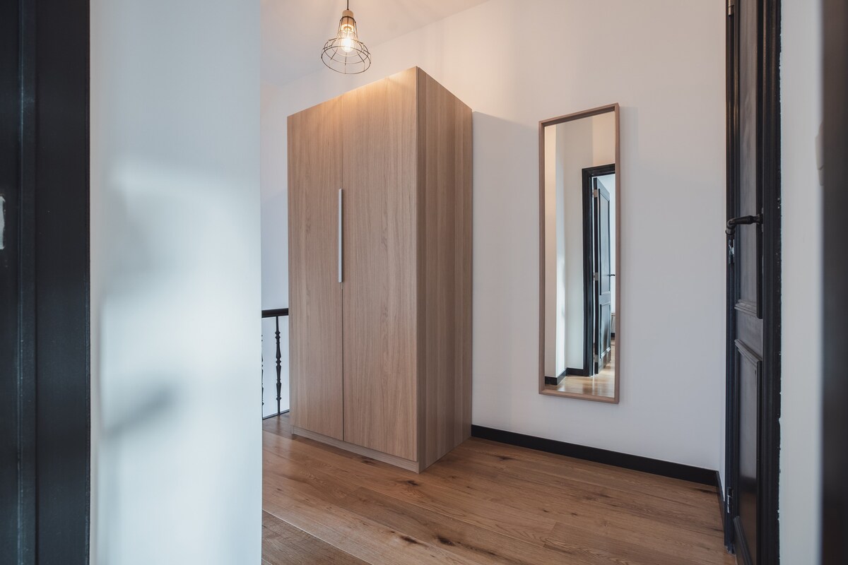 Spacious 6-Guest Antwerp Duplex + Free parking 