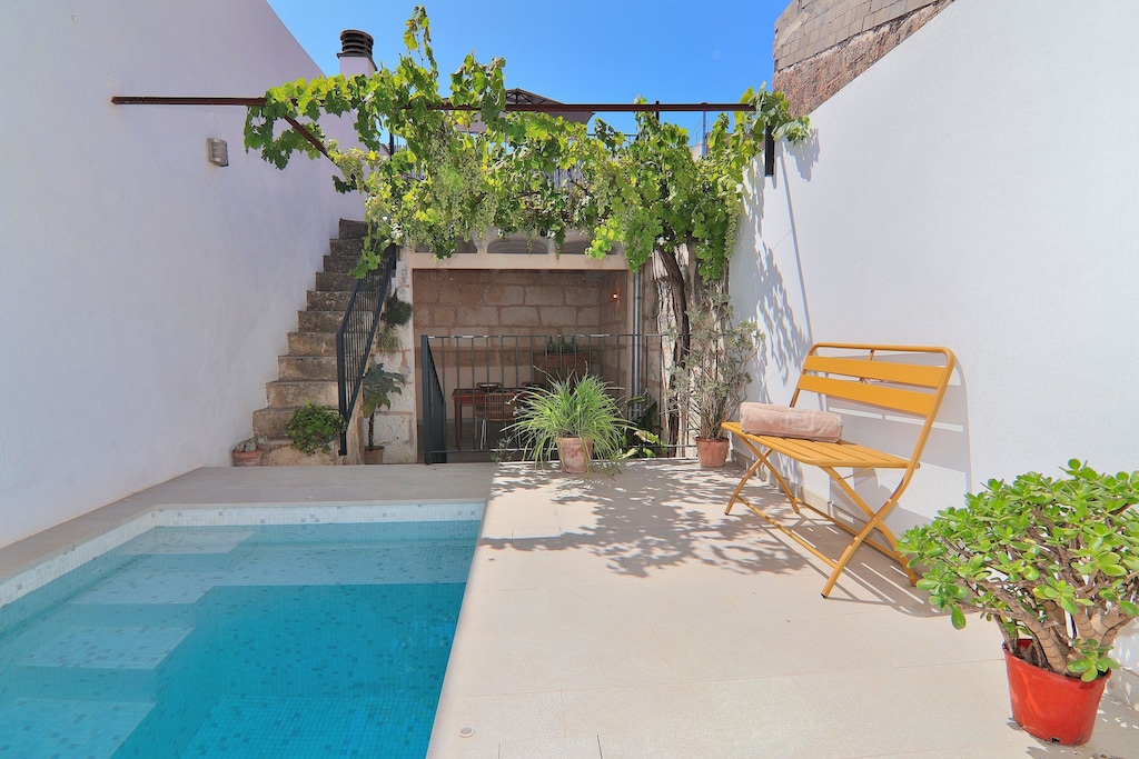 Holiday village house with private pool