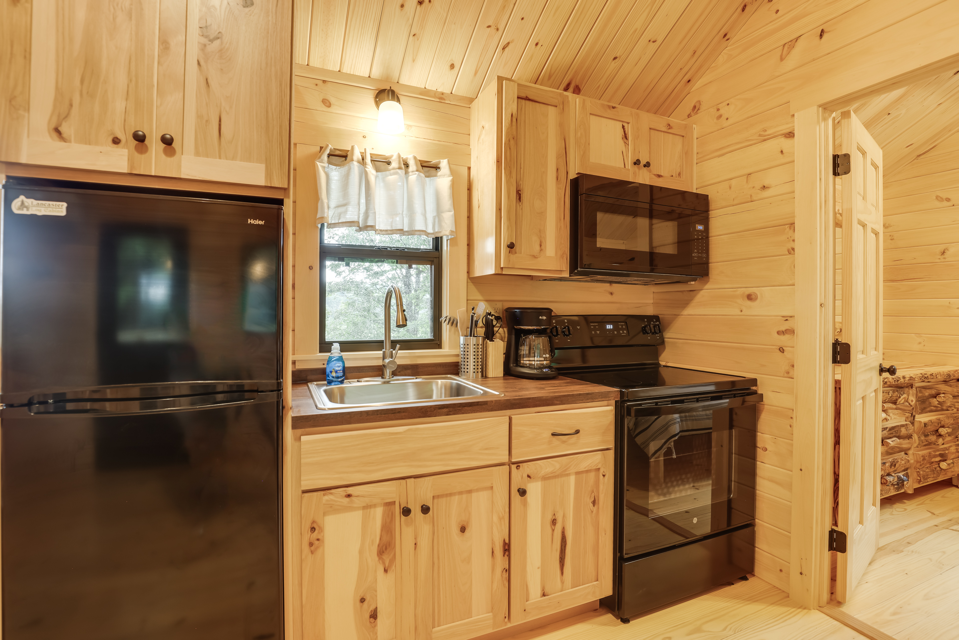 Middlebury Center Retreat: Gas Grill & Scenic Deck