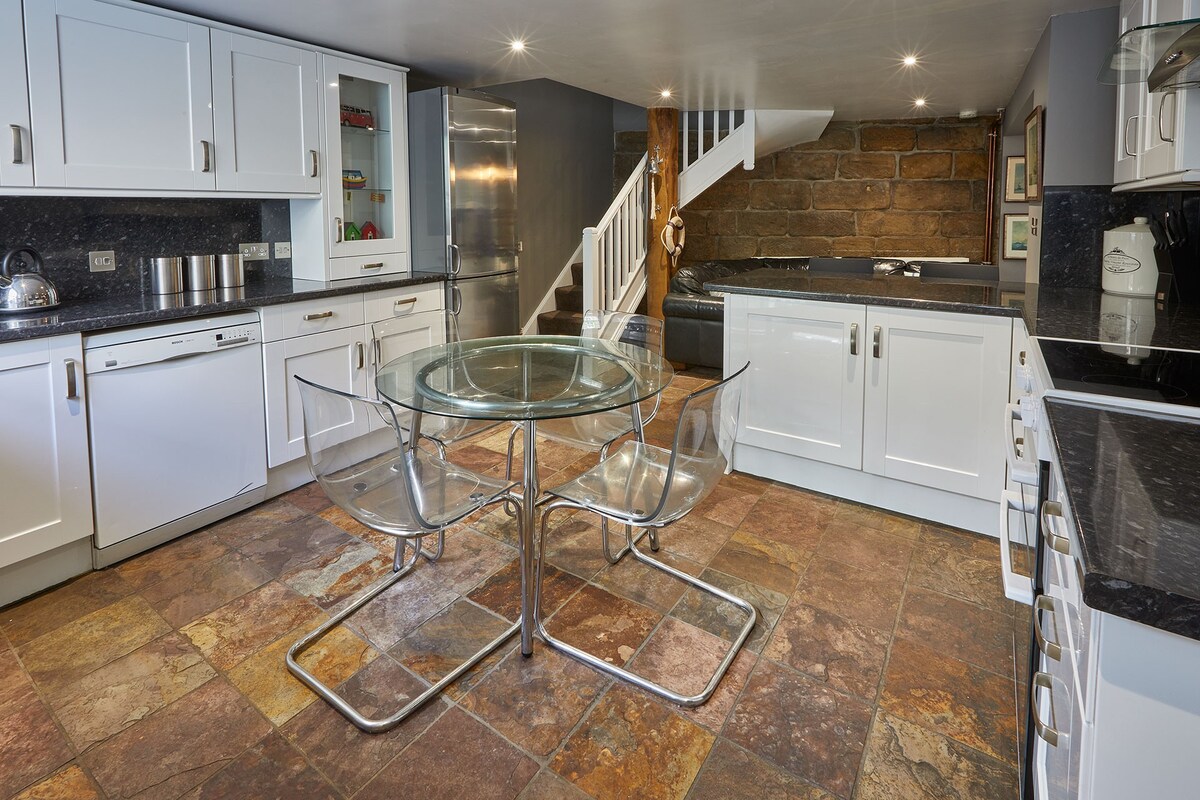 Brunswick Cottage, Staithes - Host & Stay
