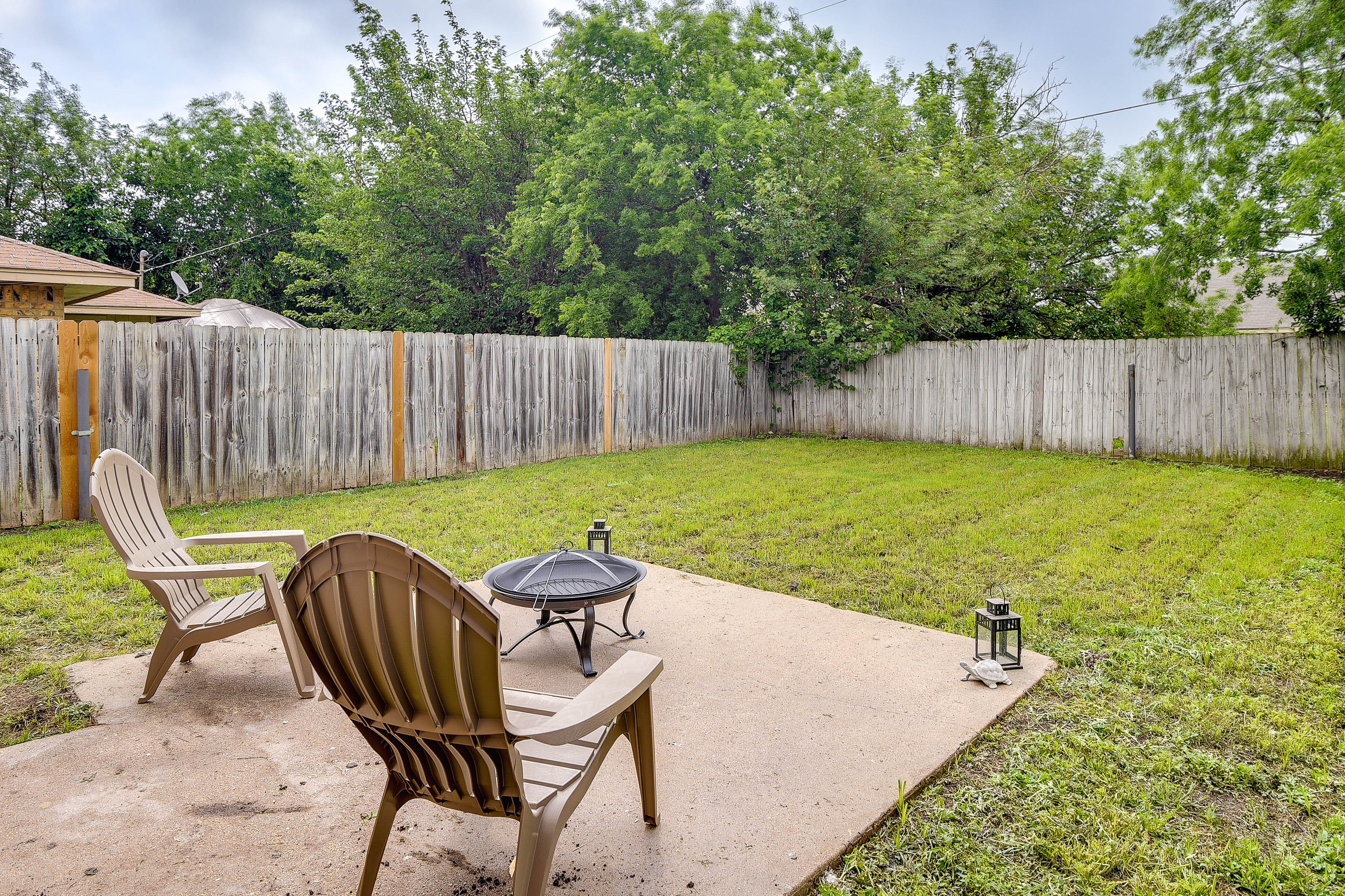 Property Image 2 - Waxahachie Townhome w/ Fire Pit: 3 Mi to Downtown!