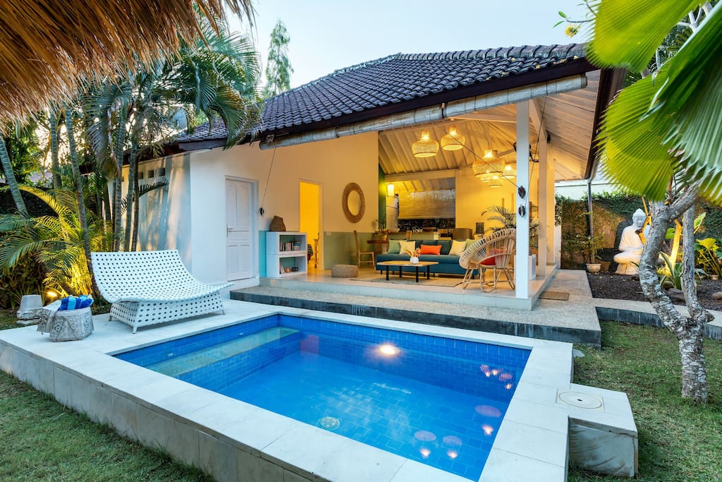 Private pool with big sun lounger
