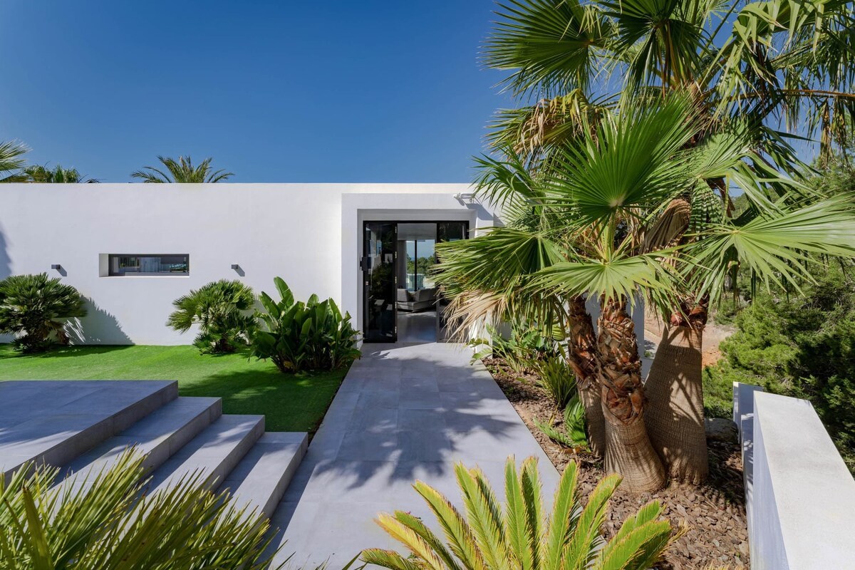 Property Image 2 - Ultra modern luxury villa with sea view in Ibiza