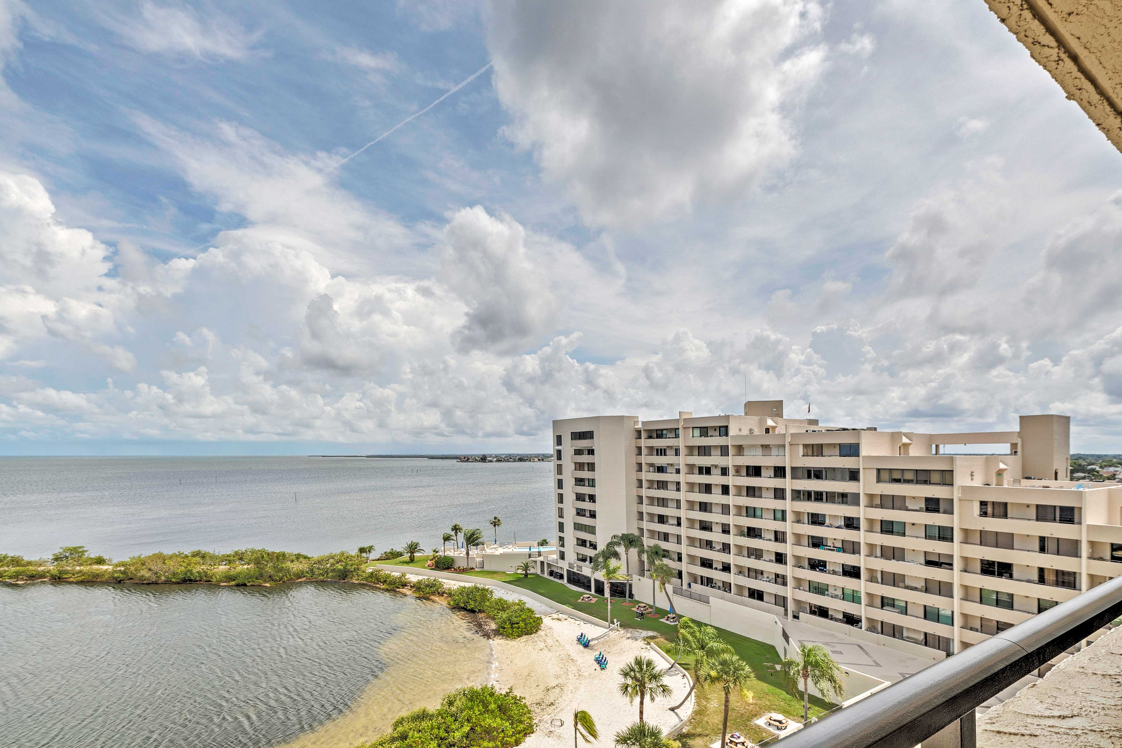 Property Image 2 - Hudson Resort Condo w/ Private Beach Access!