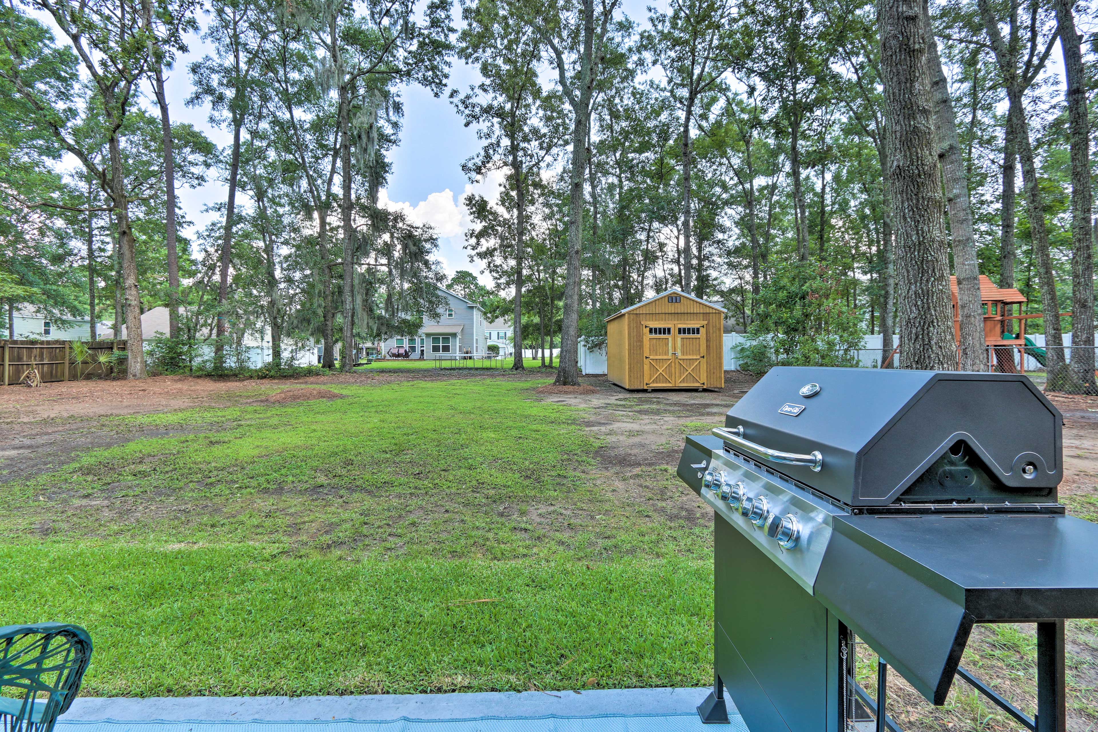 Downtown Home w/ Yard & BBQ - 6 Mi to Downtown!