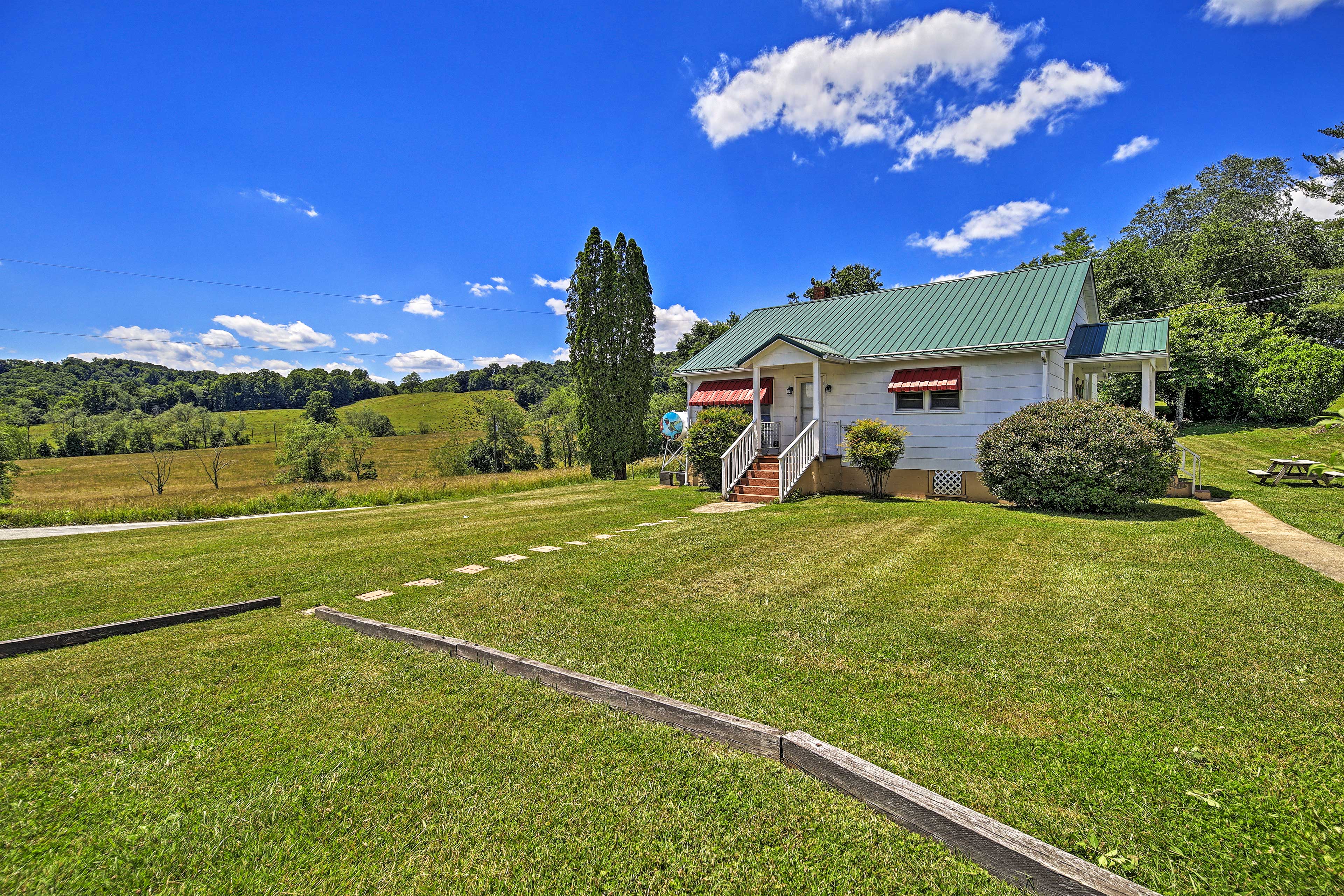 Property Image 1 - Quaint & Scenic Country Cottage, 3 Mi to New River