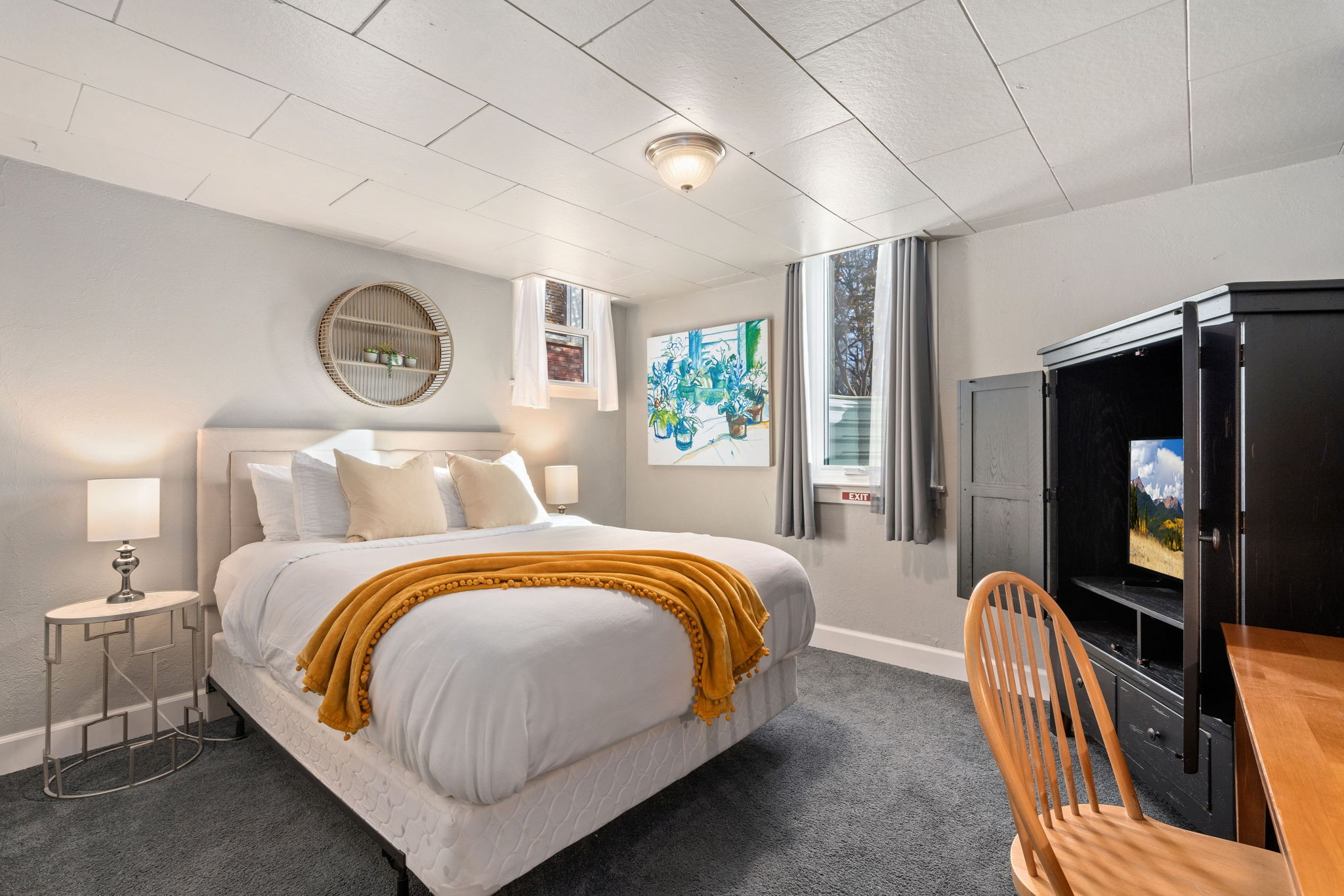 Bedroom 1 | Queen Bed with Laptop-friendly Workspace and TV