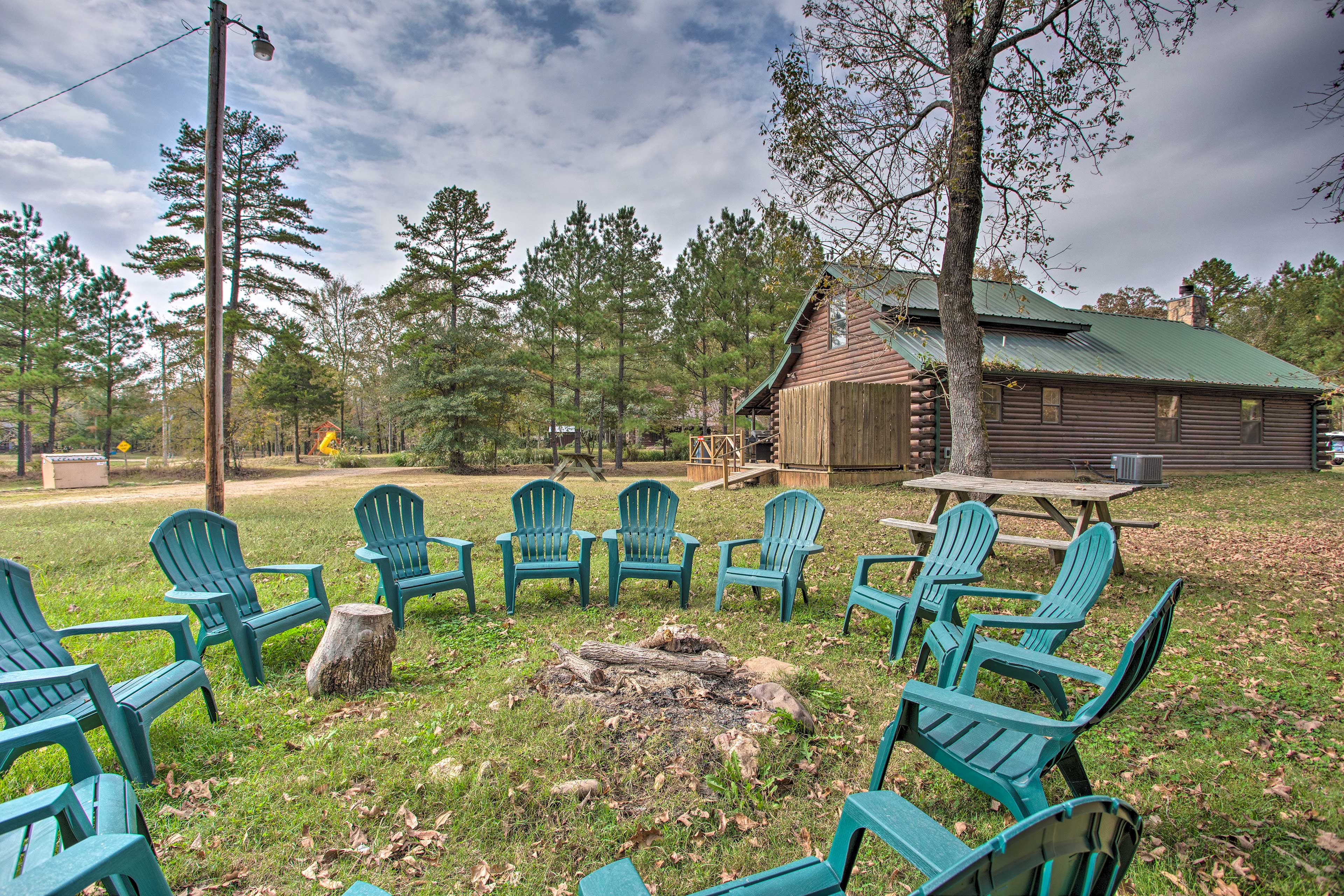 Property Image 2 - Peaceful Pet-Friendly Retreat w/ Private Hot Tub!