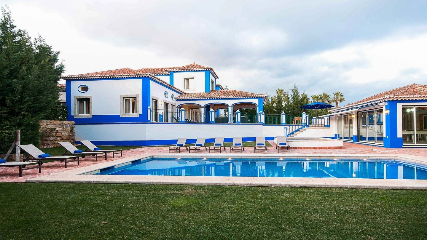 Property Image 1 - Stylish Algarve Villa with Two Pools and Sea Views