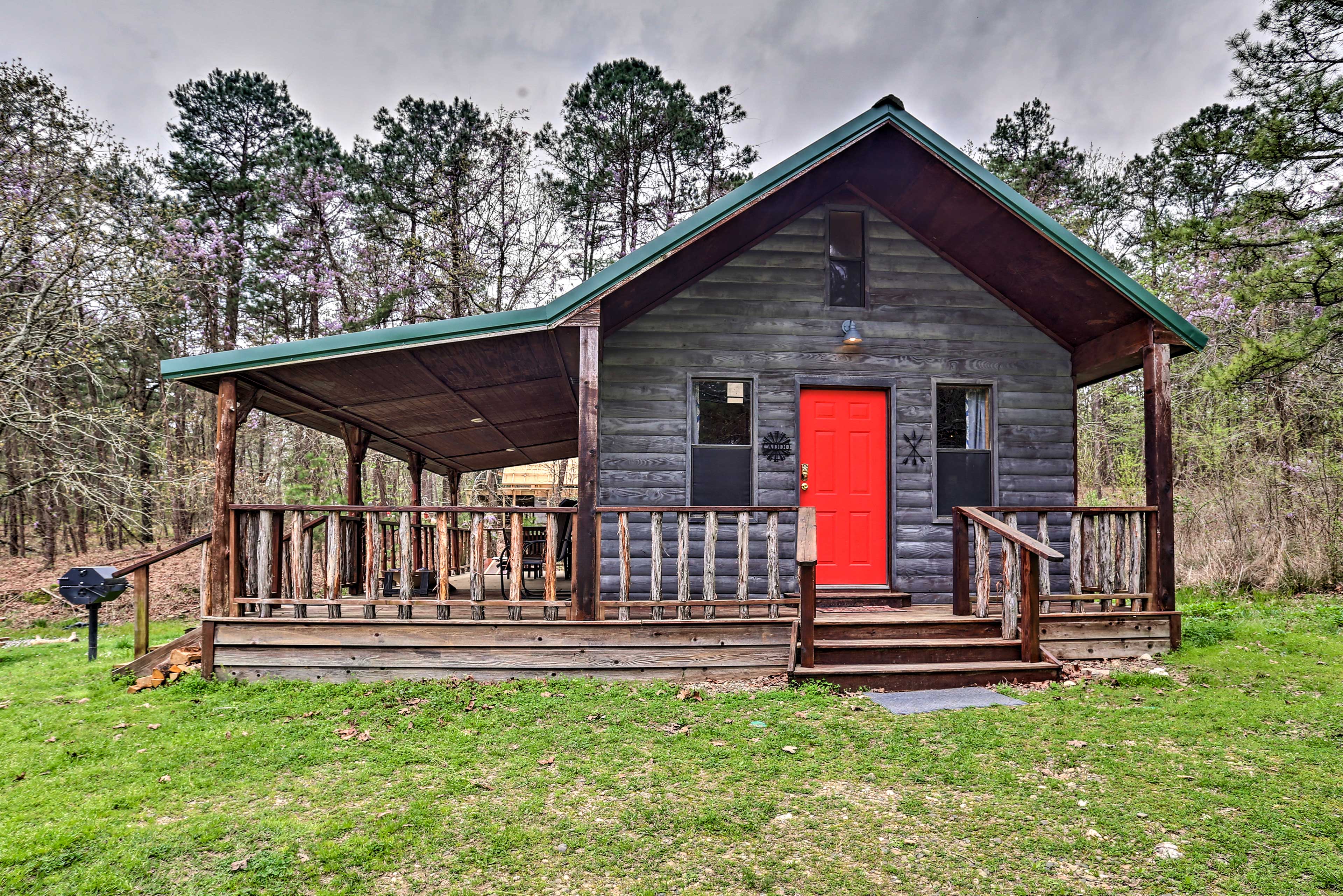 Property Image 2 - Rustic Cabin w/ Hot Tub Near Broken Bow Lake!