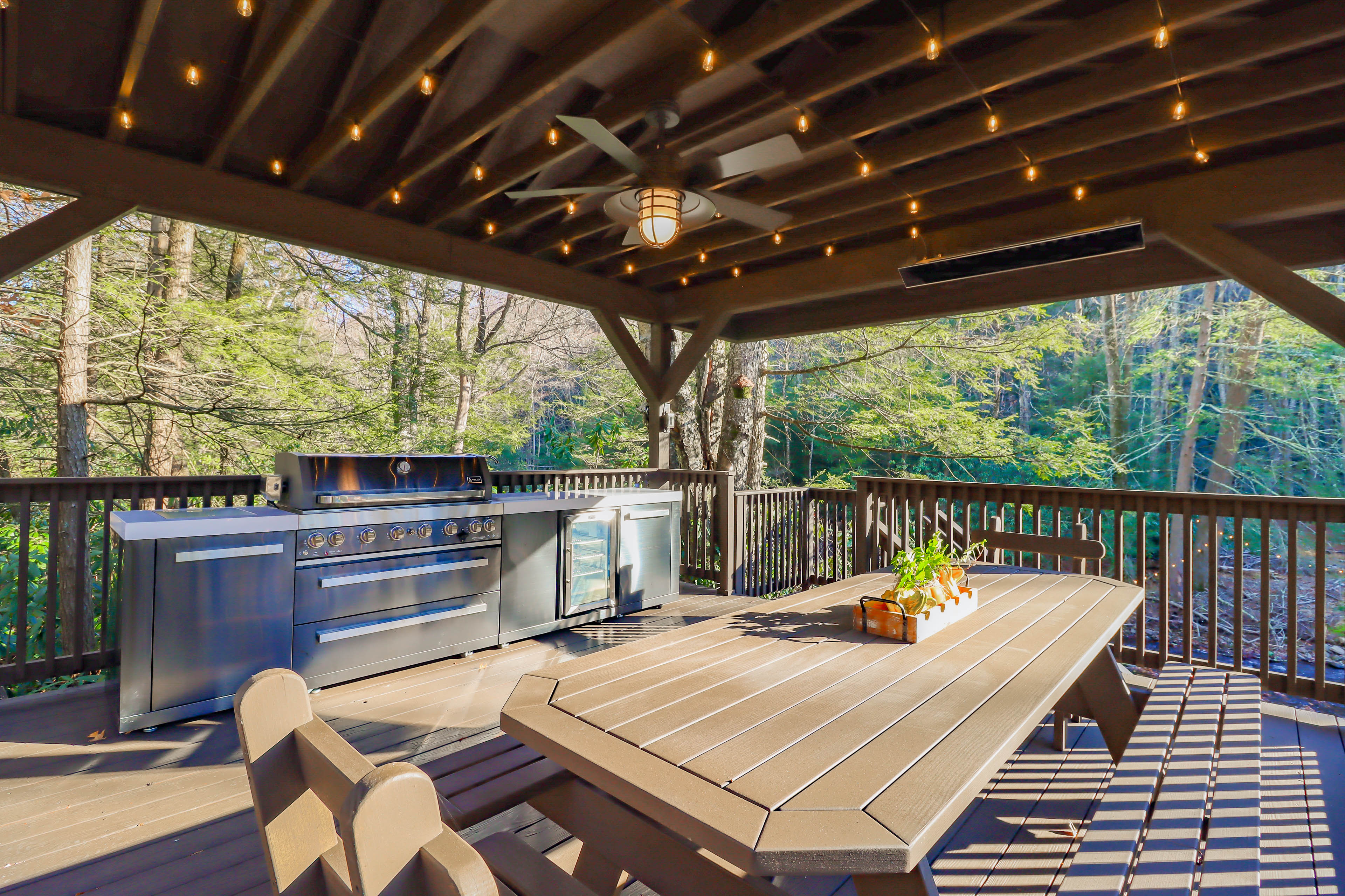 Creekside Tannersville Cabin 2 Acres & Hot Tub! Home Rental in