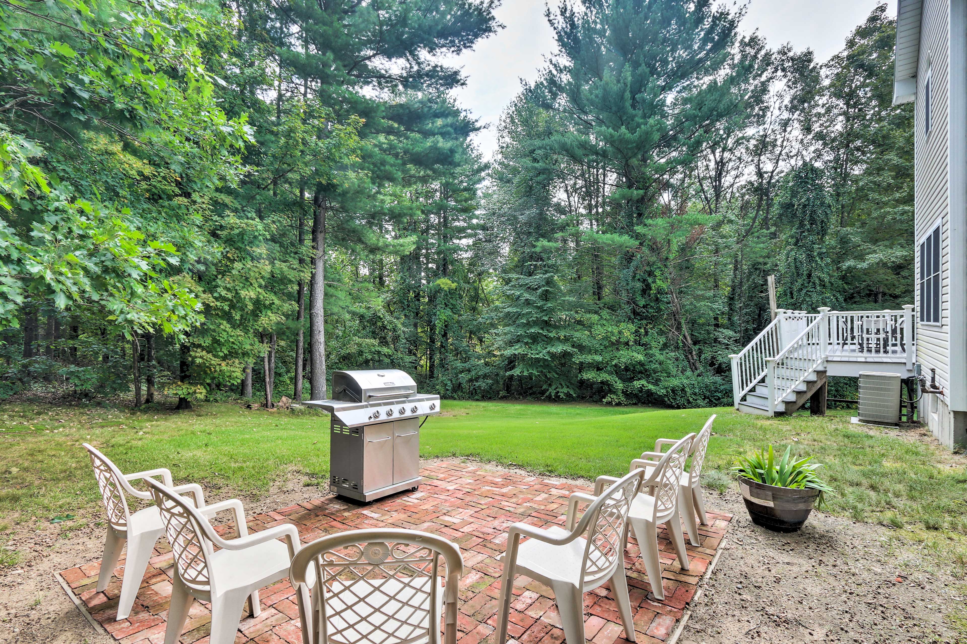 Granby Home w/ Deck < 1/2 Mi to Aldrich Lake!