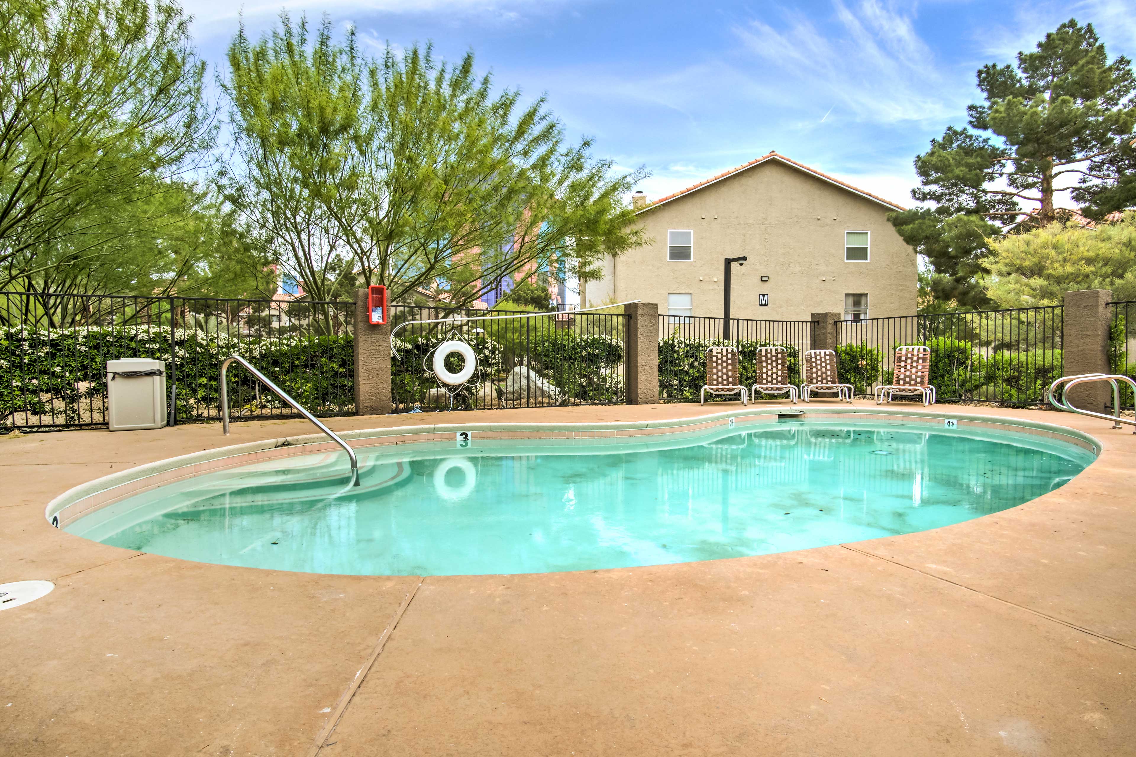 Pet-Friendly Las Vegas Condo: 1 Mi to the Strip!