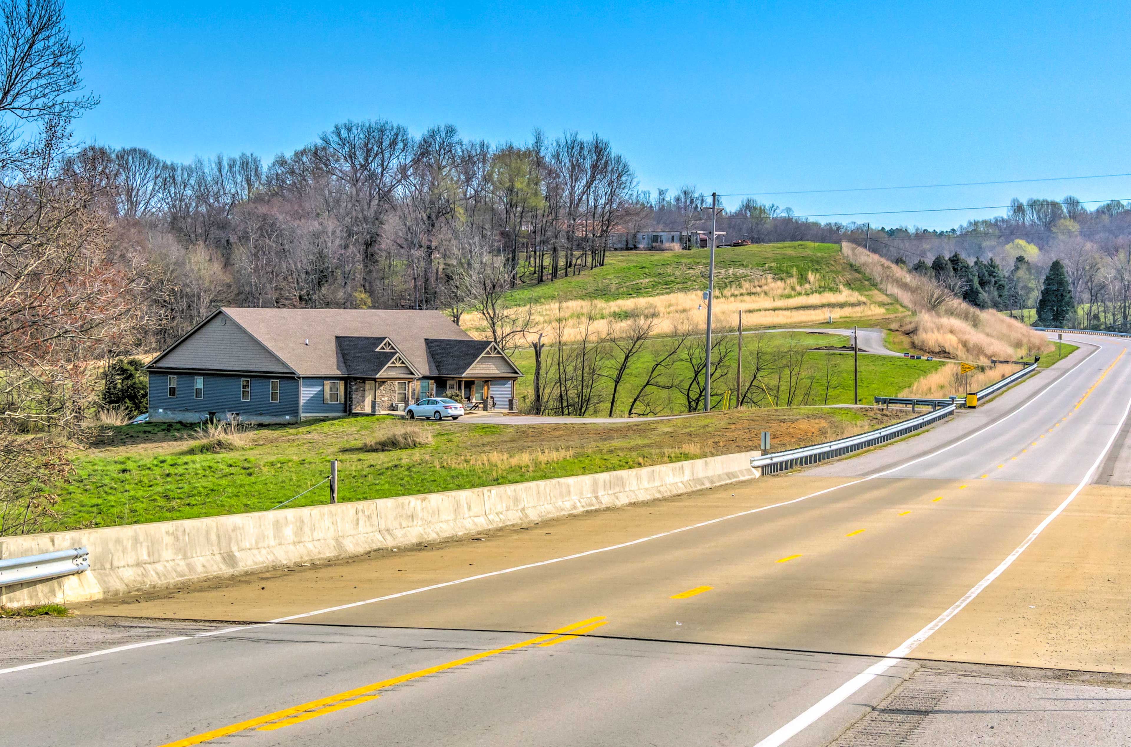 Pet-Friendly Brownsville Retreat w/ Porch!