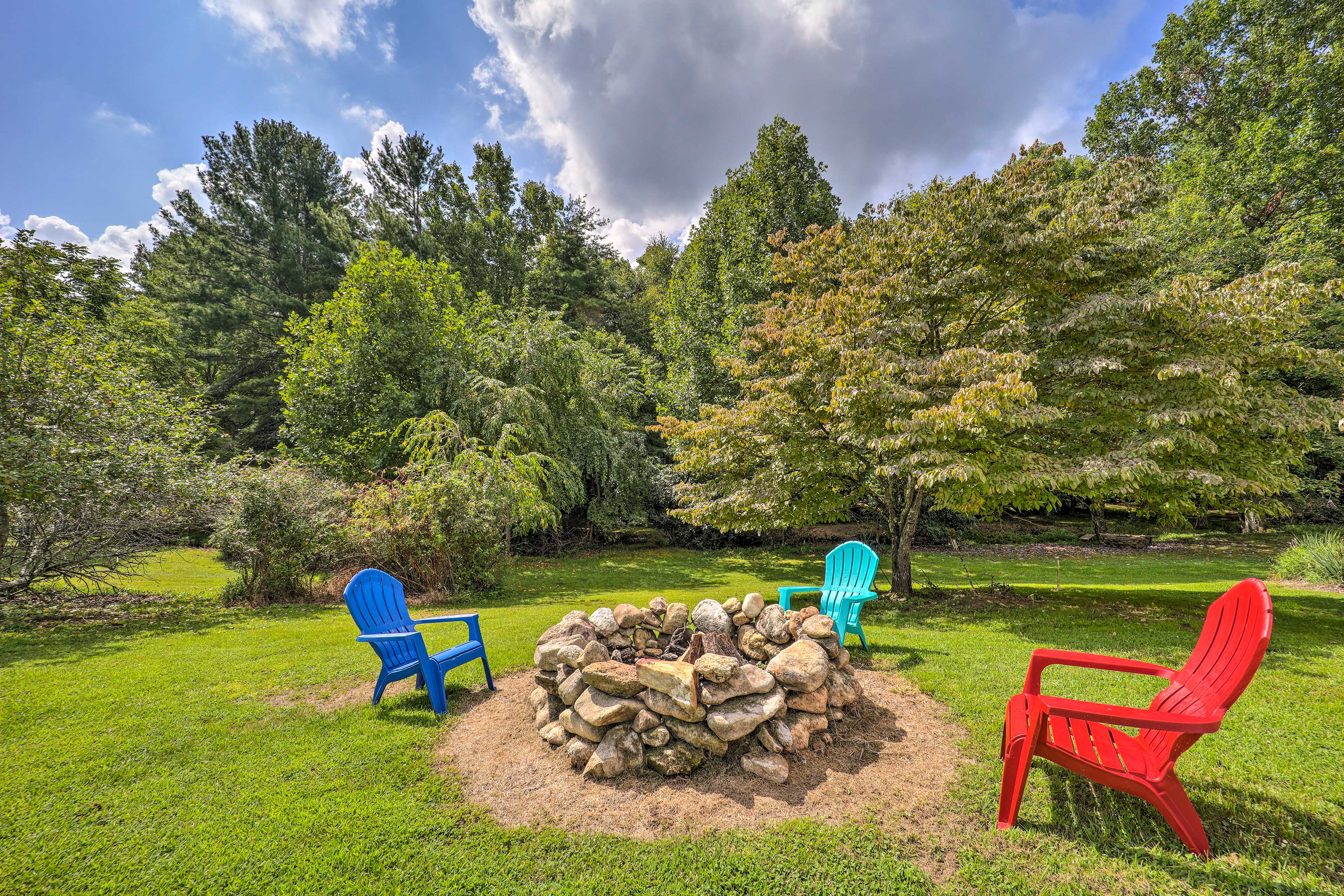 Property Image 2 - Deep Gap Cottage w/ Fire Pits - Hike & Ski!