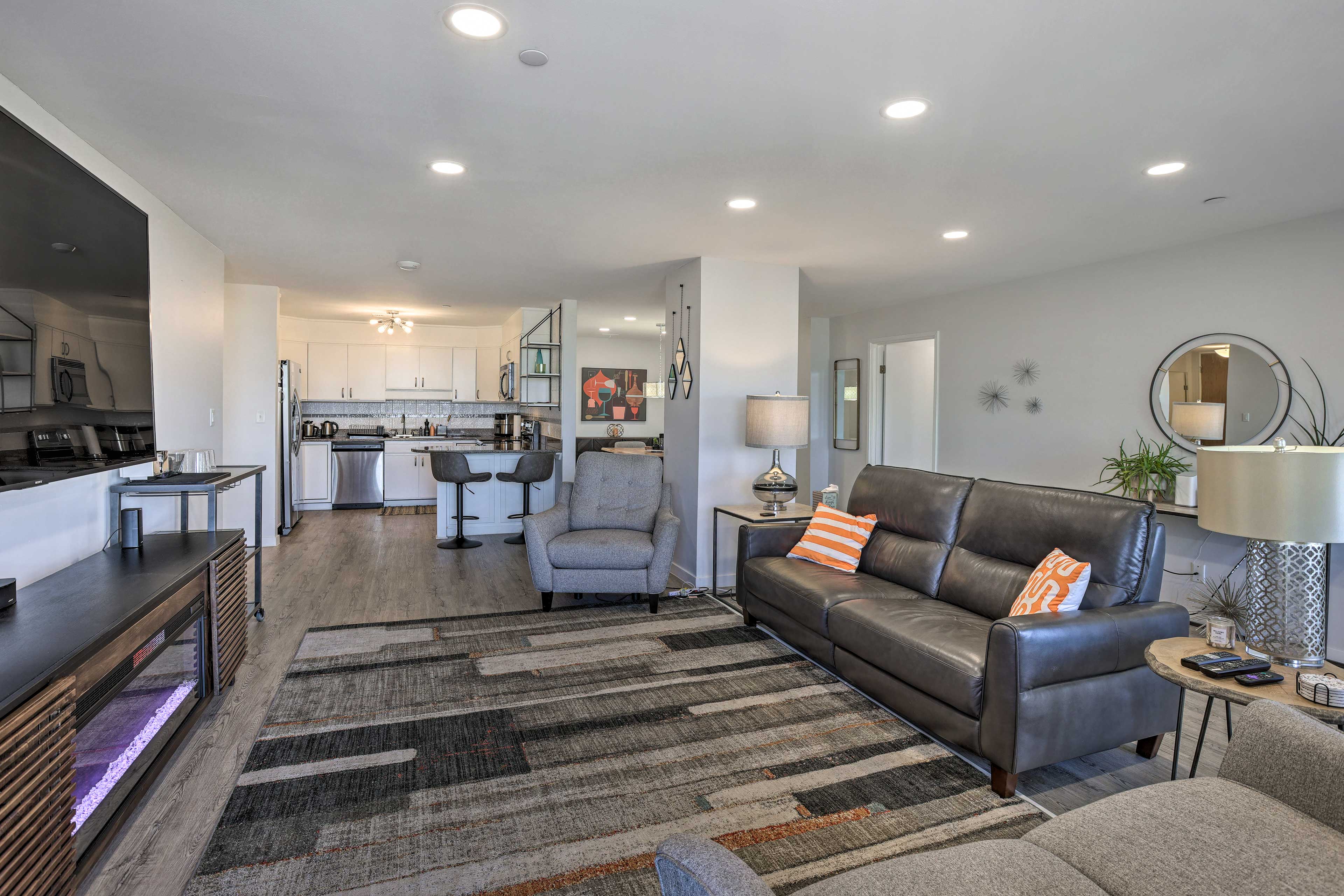 PetFriendly Omaha Condo w/ Balcony & Views! Home Rental in Omaha