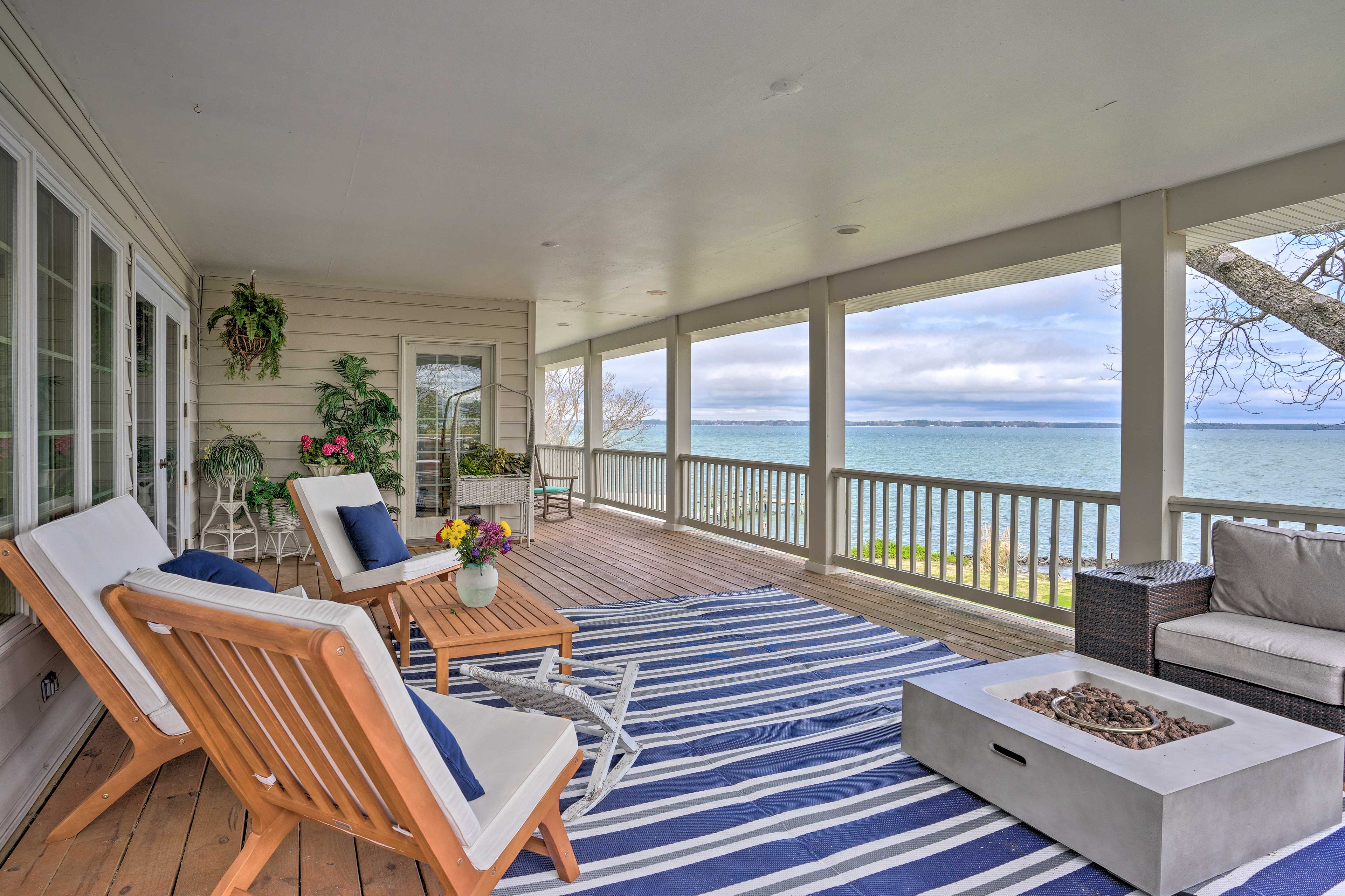 Property Image 2 - Beachfront Urbanna Home w/ Gas Grill & Deck!