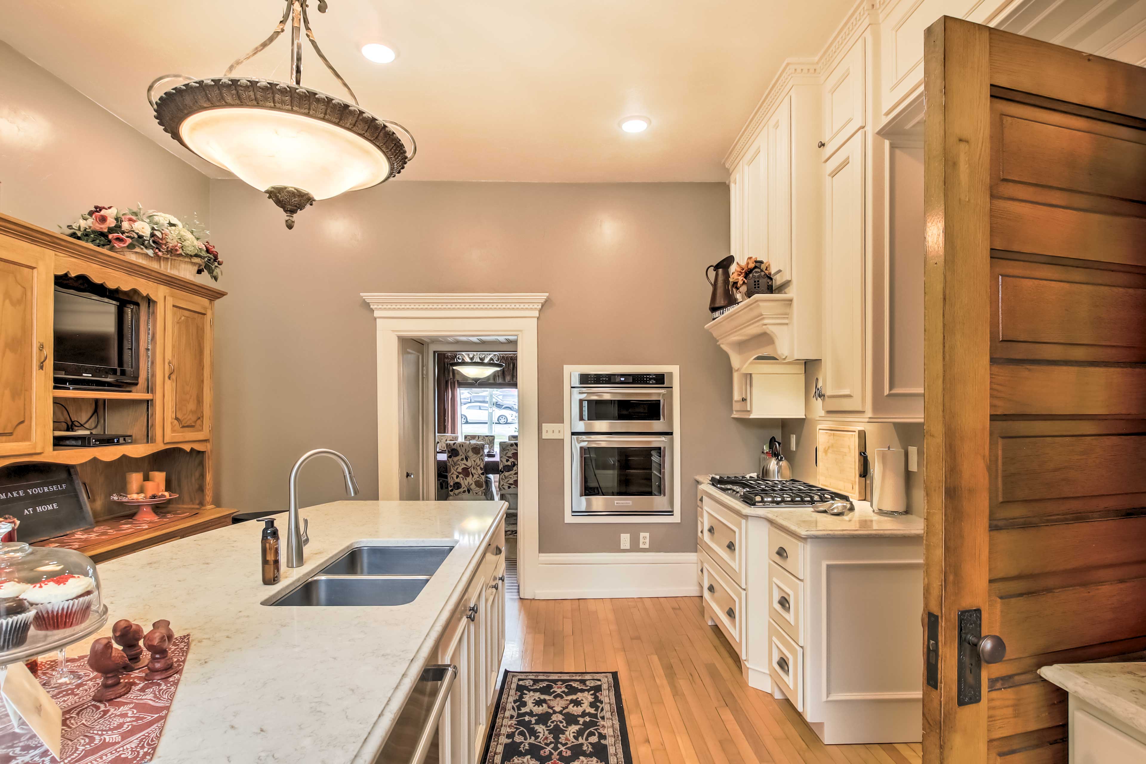 Dog-Friendly Home w/ Balcony & Yard in Surgeon Bay