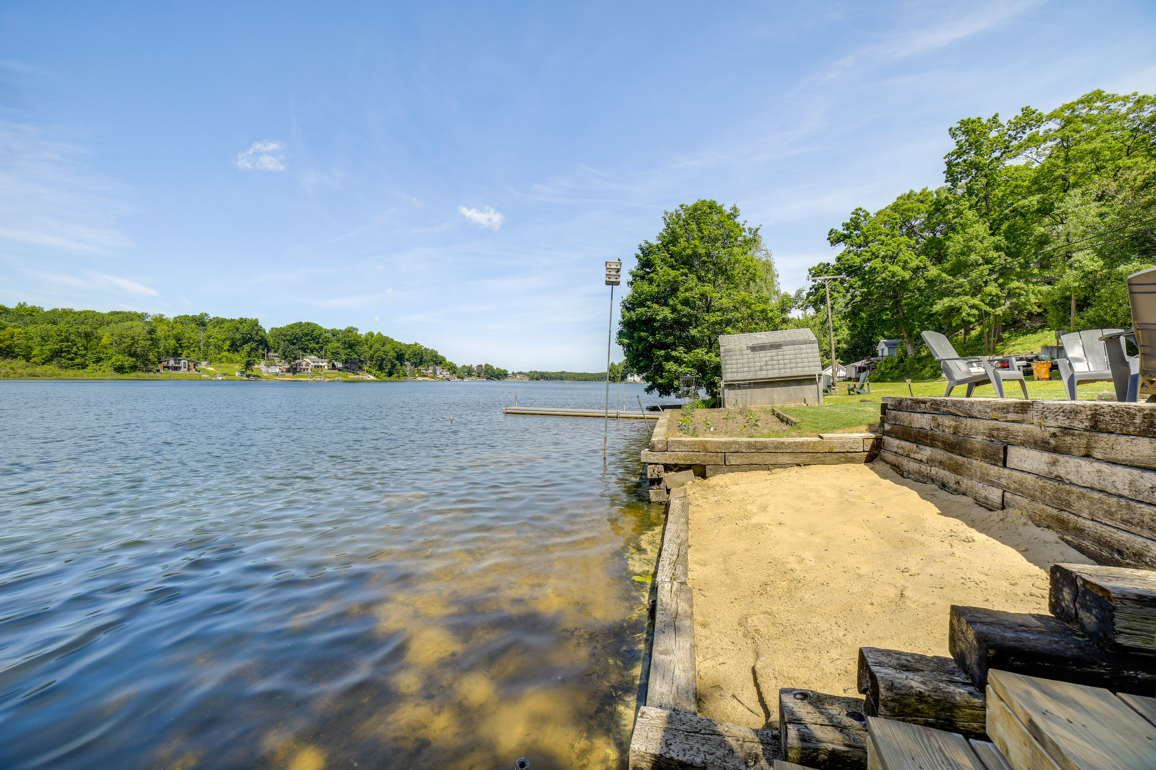 Property Image 2 - Big Pine Island Lake Cottage w/ Boat Dock & Kayaks