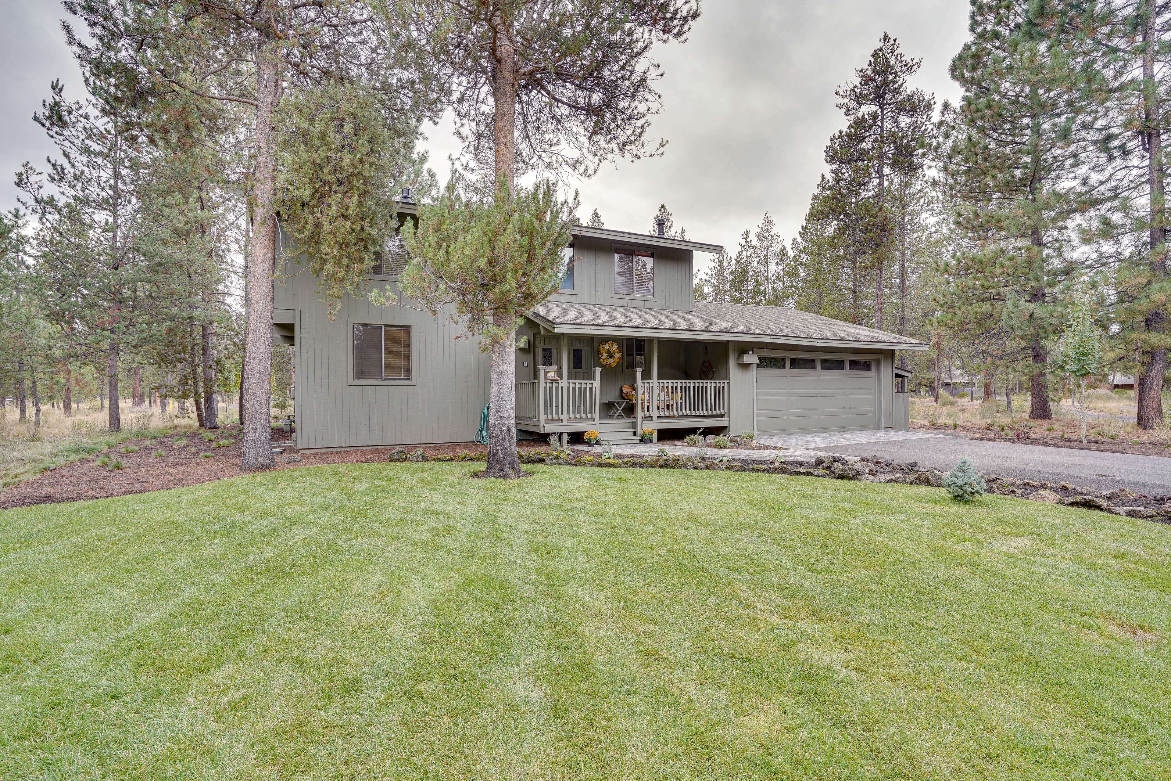 Property Image 2 - Sunriver Resort Home: Near Skiing, Town & Trails