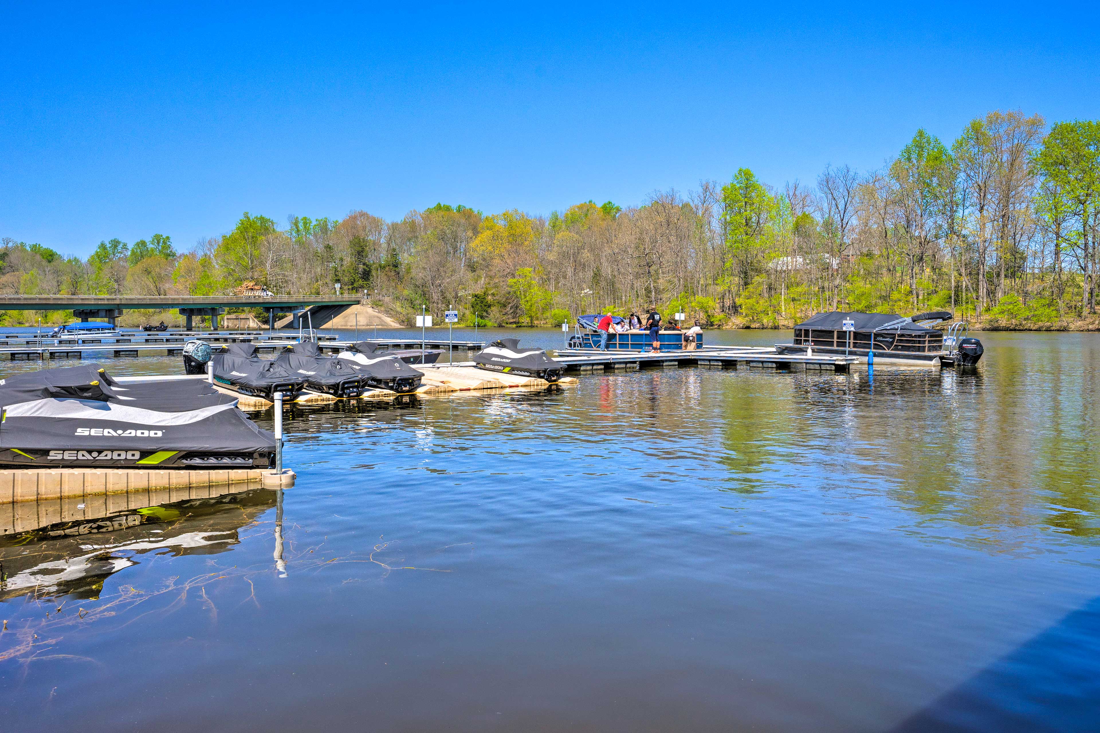 PetFriendly Retreat Near Lake Anna w/ Decks! Home Rental in Mineral