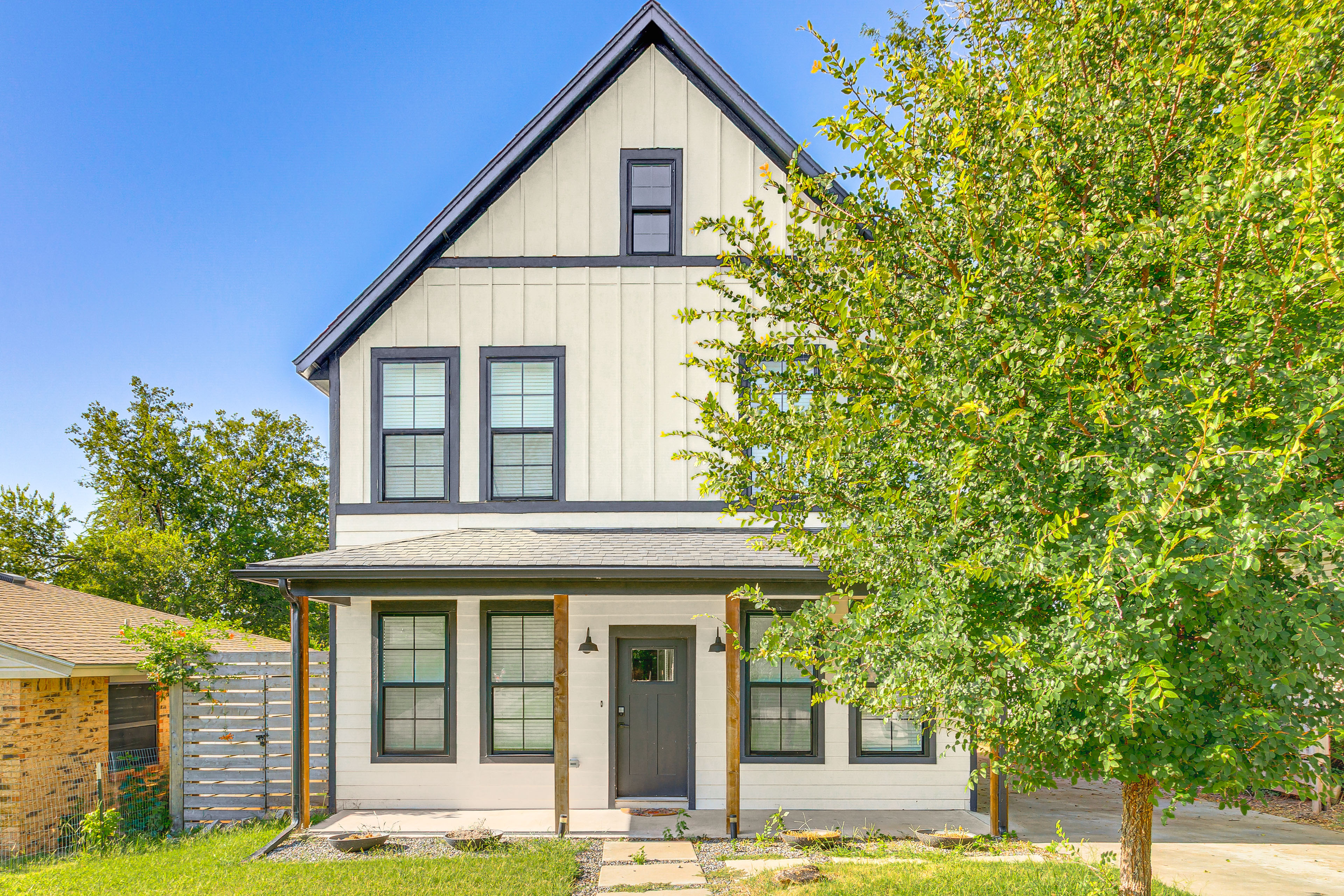 Stylish OKC Farmhouse w/ Garden - Close to OU