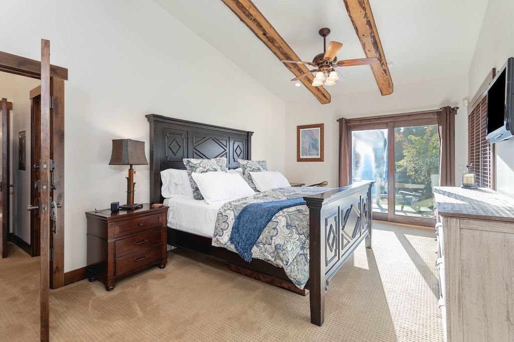 Spacious Master suite with outdoor access | King Bed