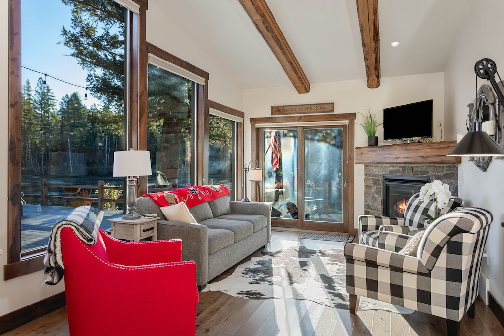 Stunning windows | Sleeper Sofa