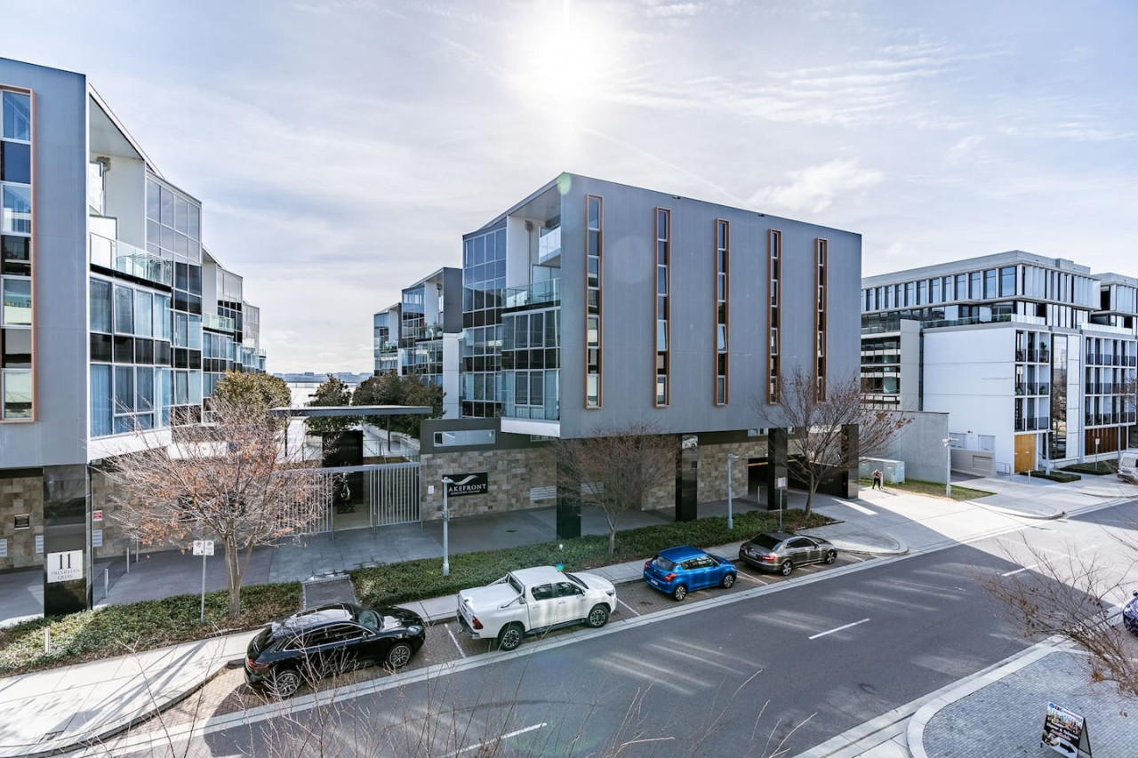 Paradise in popular Pier Complex Apt in Kingston