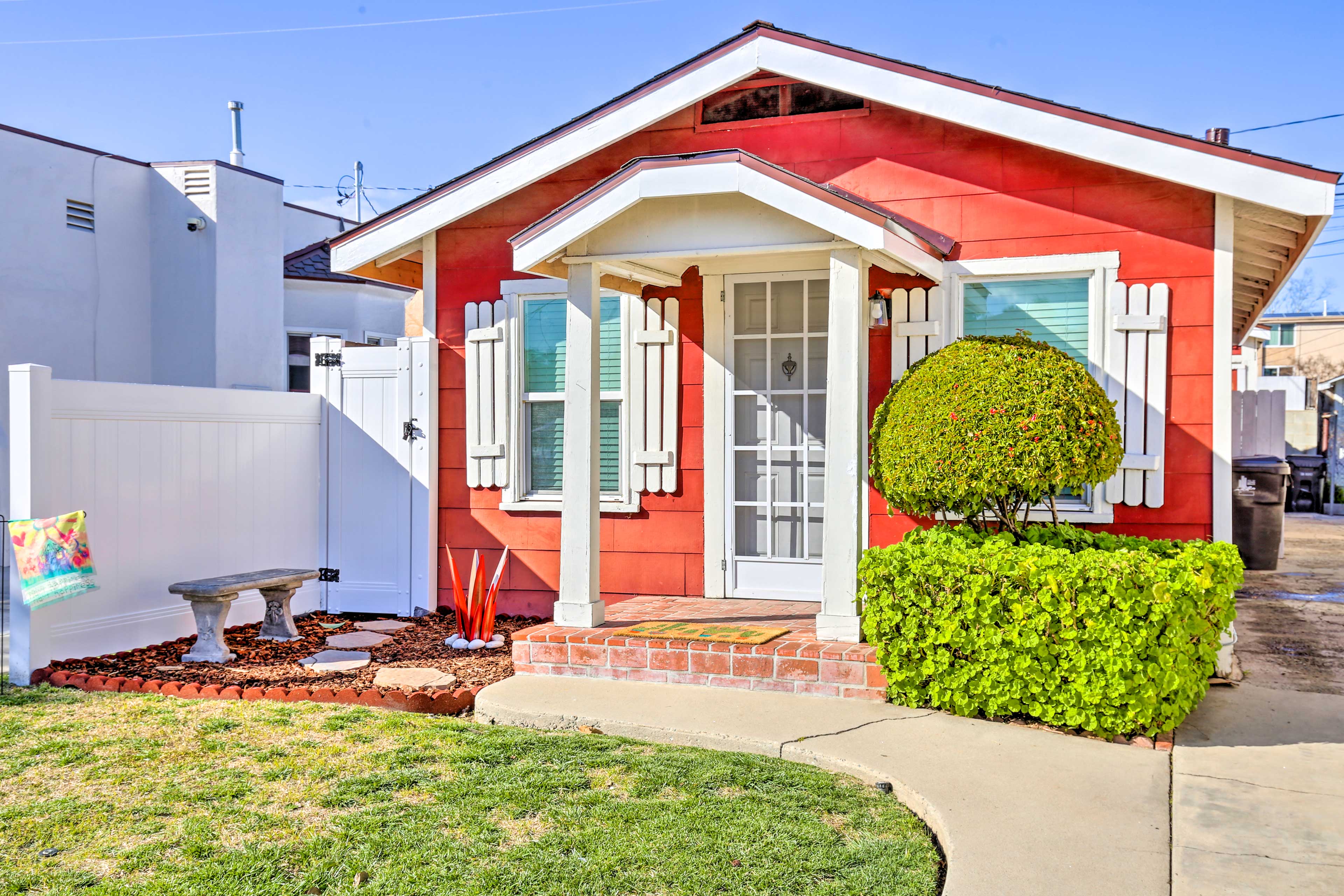 Property Image 1 - Colorful Long Beach Bungalow w/ Patio & Grill