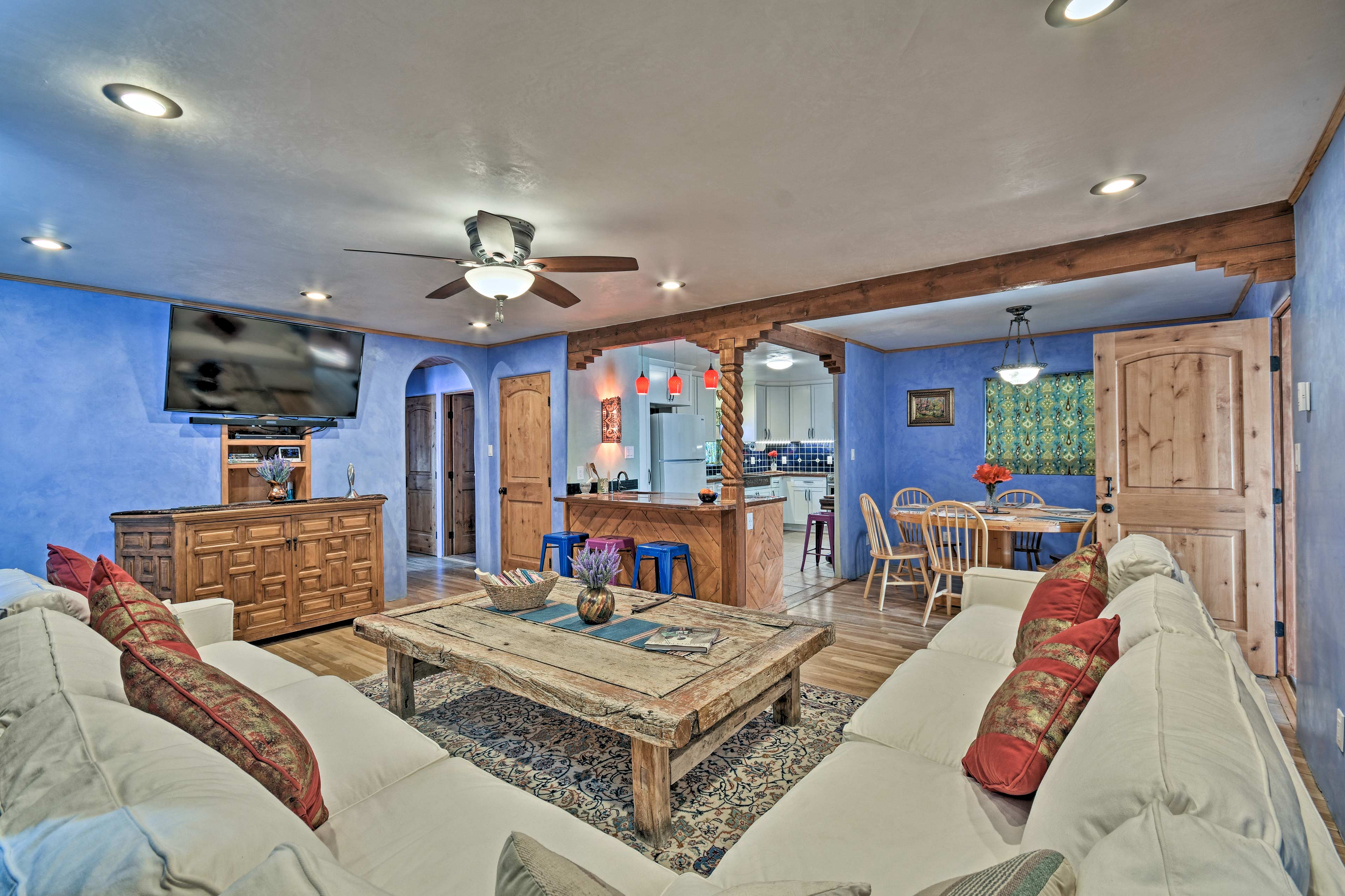 Cozy 'Blue Adobe' w/ Steam Room 2 Mi. from Taos!