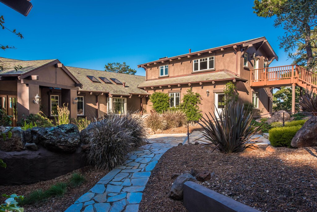 Sixteen Acres of Privacy and Luxury