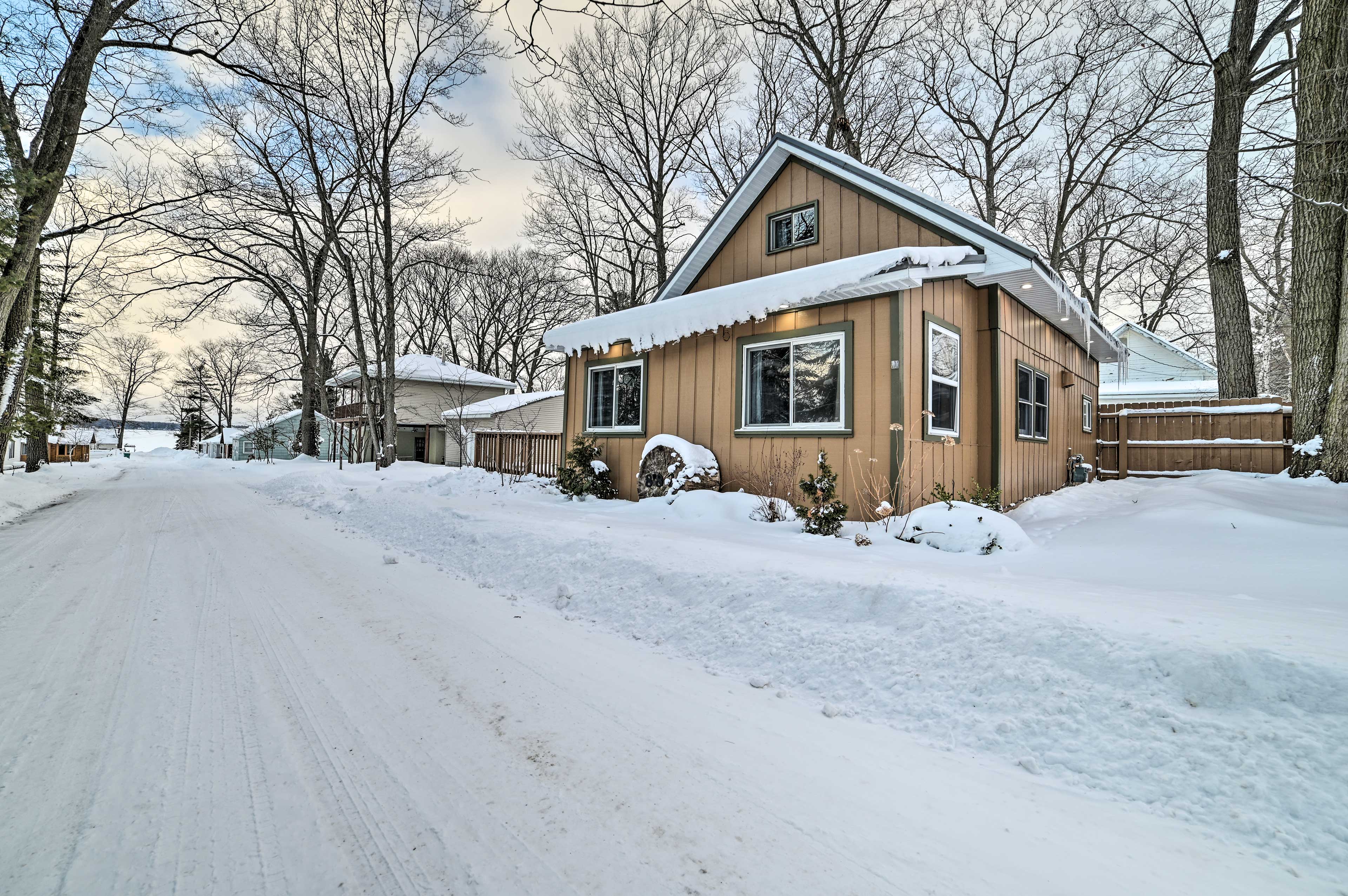 Gaylord Cottage, Walk to Lake Otsego Beaches! Home Rental in Gaylord