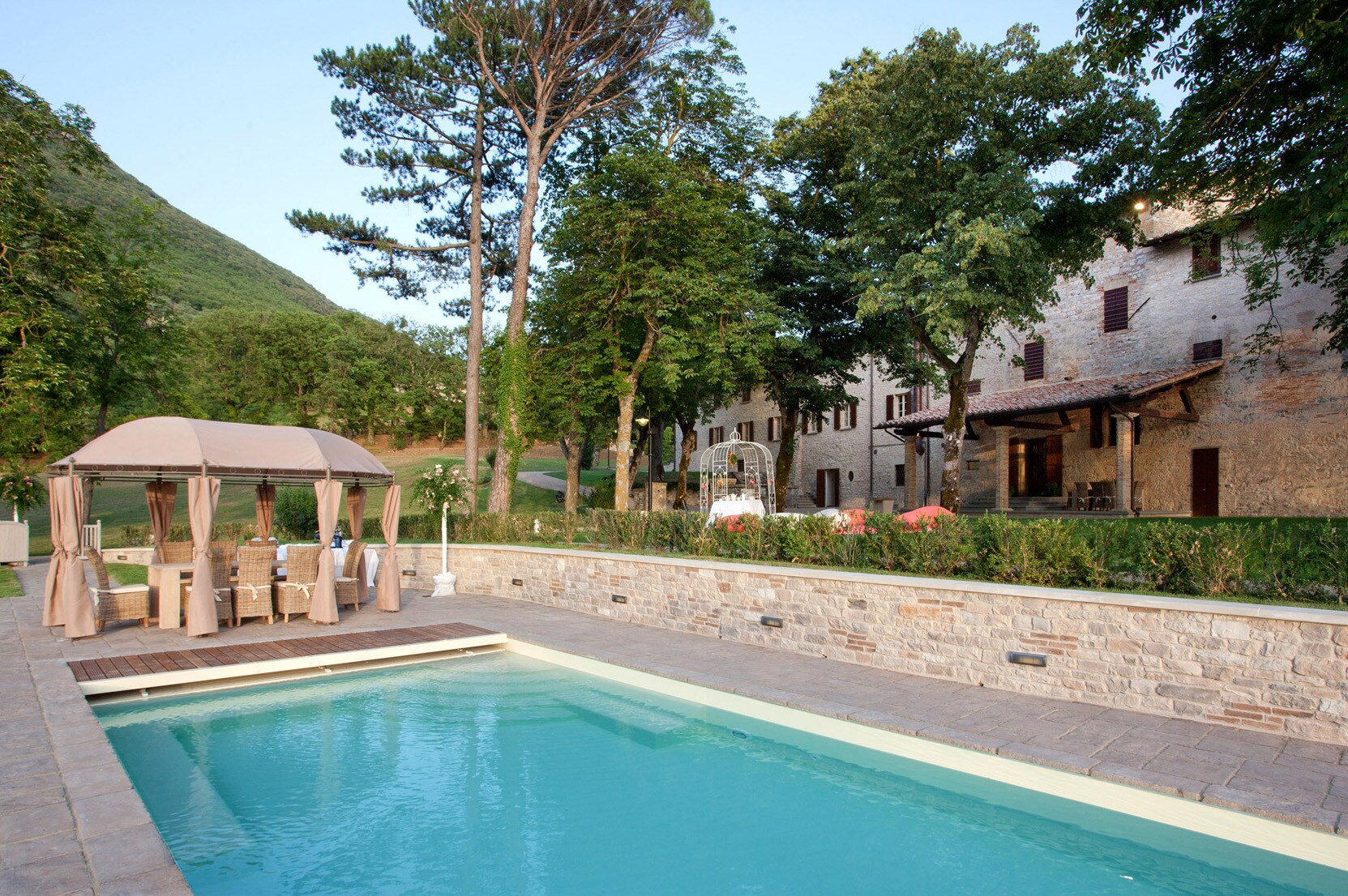 Property Image 2 - Prestigious residence with pool near Gubbio