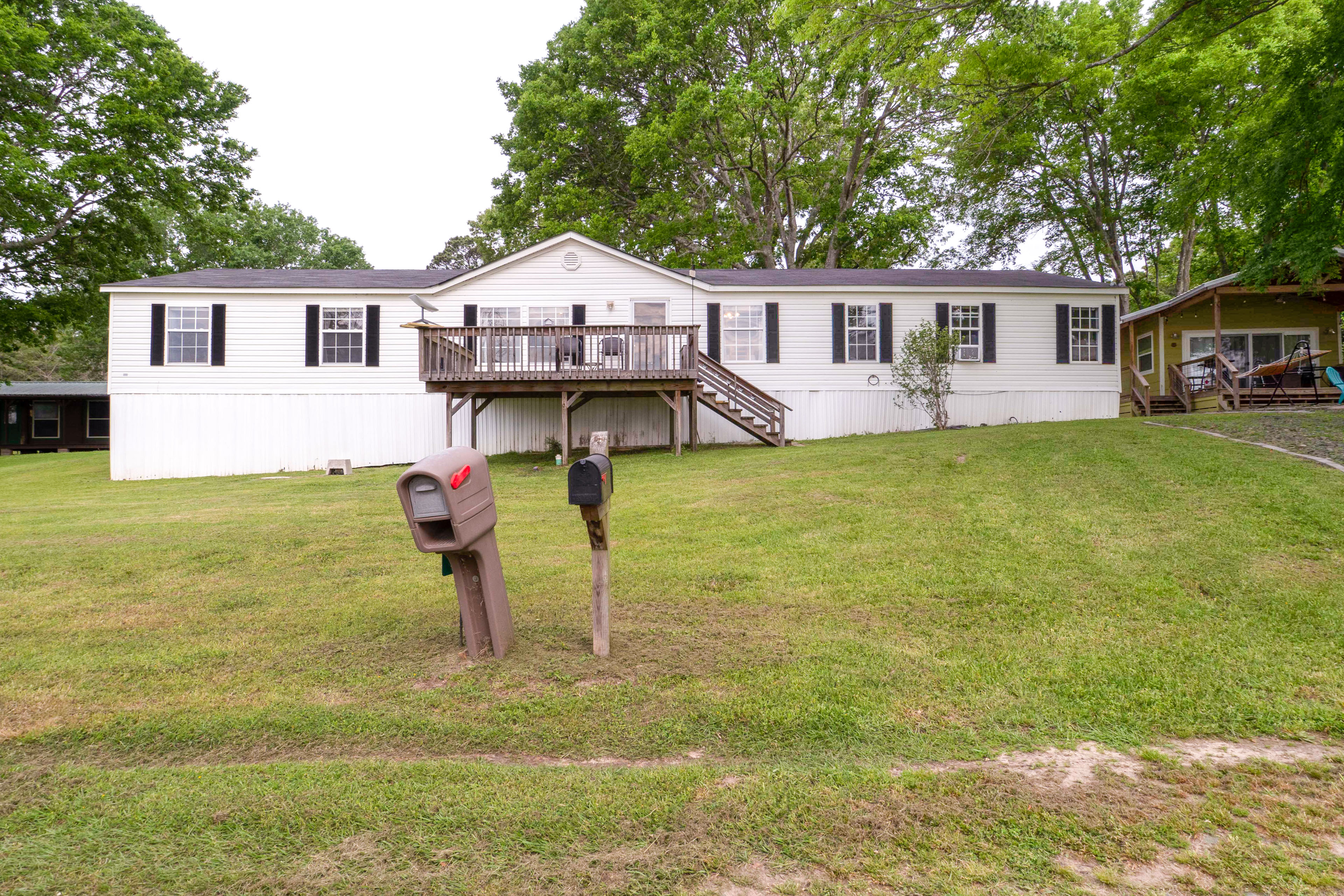 Property Image 2 - Lakefront Many Vacation Home w/ Kayaks!