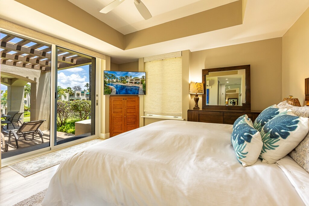 Easy access to the lanai from the bedroom