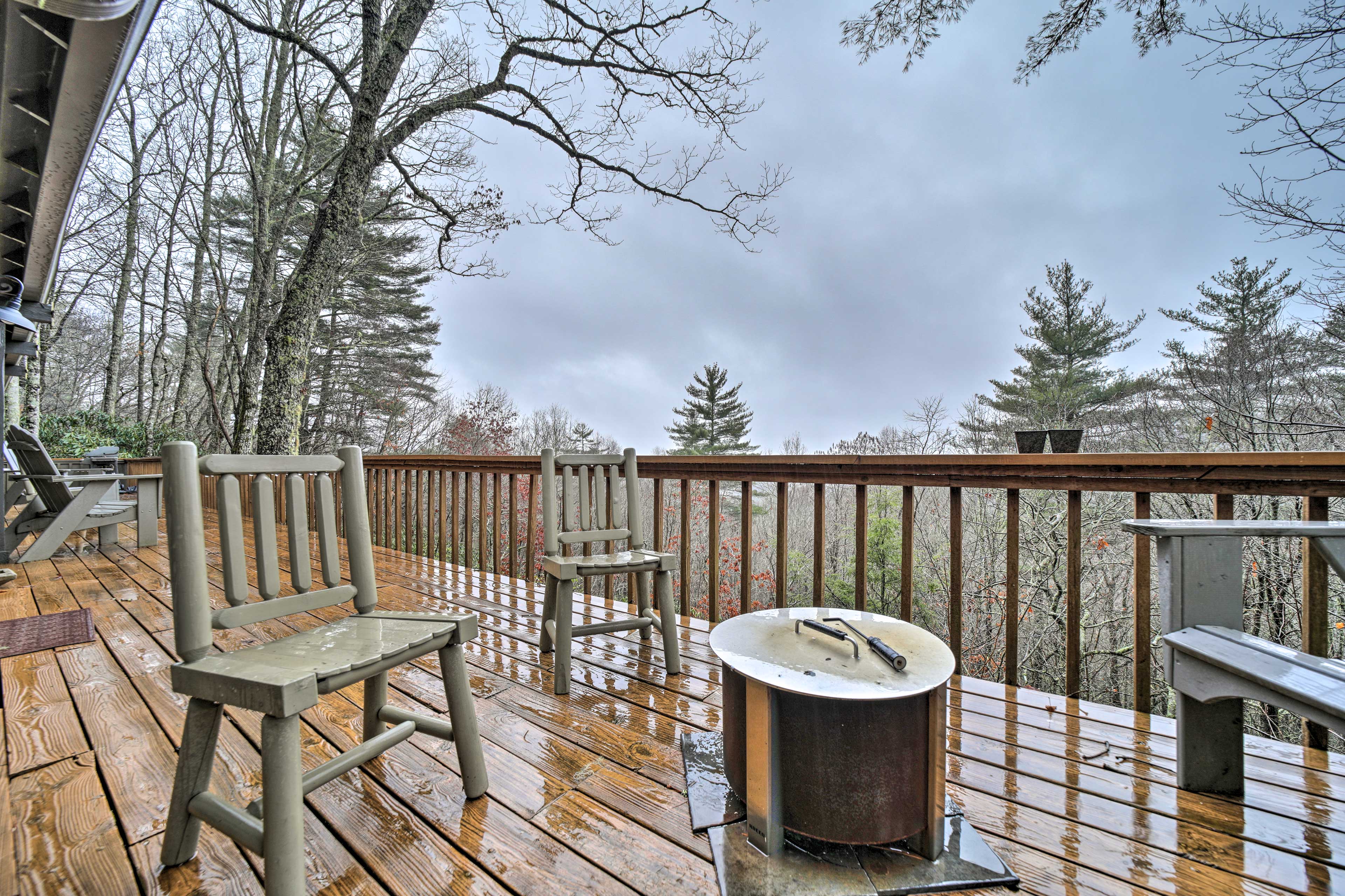 Property Image 2 - Chic Cashiers Cabin: Mountain View, Screened Porch