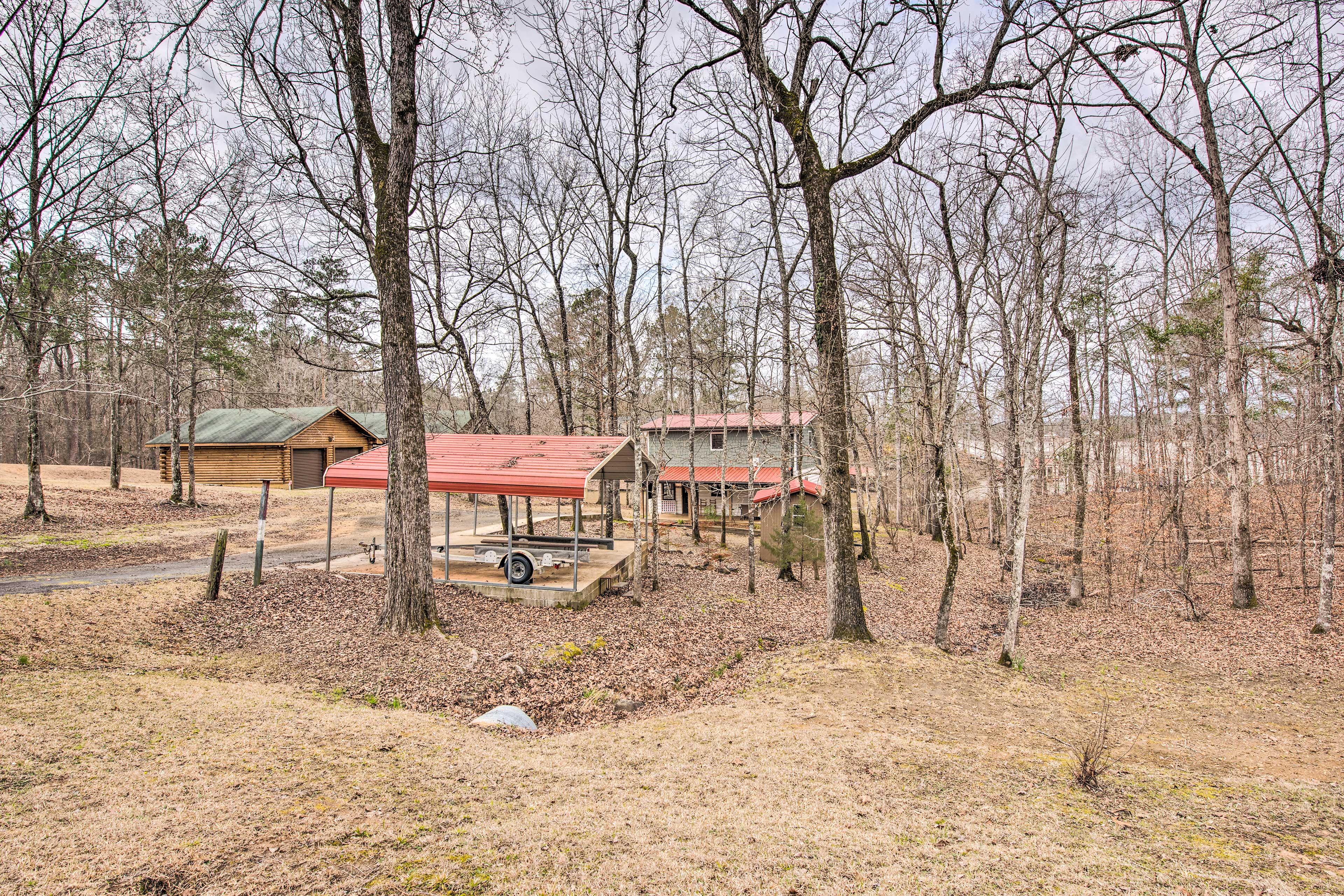 Property Image 2 - Charming Lake Sinclair Cabin: Fire Pit, Dock